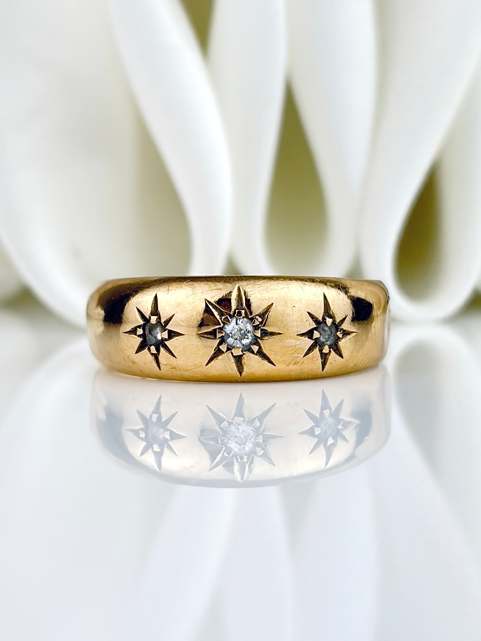 ANTIQUE C.1903 18CT YELLOW GOLD DIAMOND 3 STONE STARBURST RING (1 of 10)