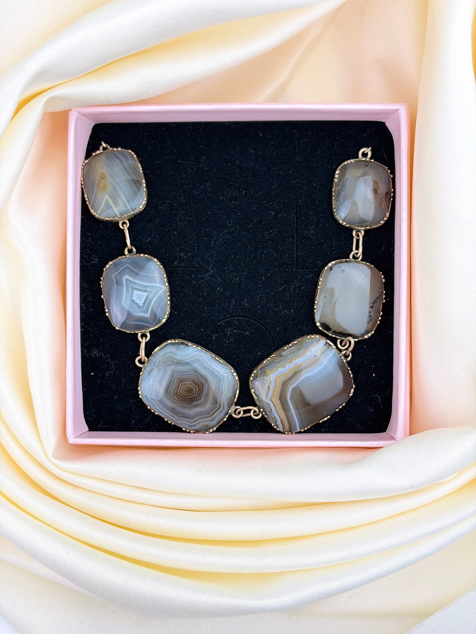 ANTIQUE GEORGIAN ERA 9CT GOLD BANDED AGATE NECKLACE - 8