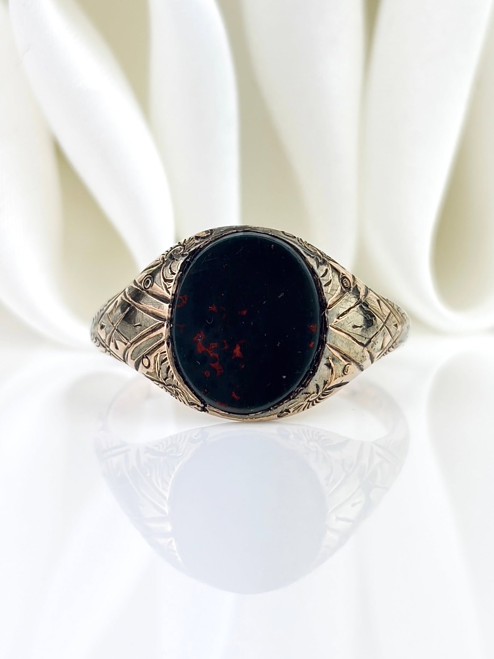 VINTAGE 9CT GOLD FILLED BLOODSTONE SIGNET RING (1 of 9)