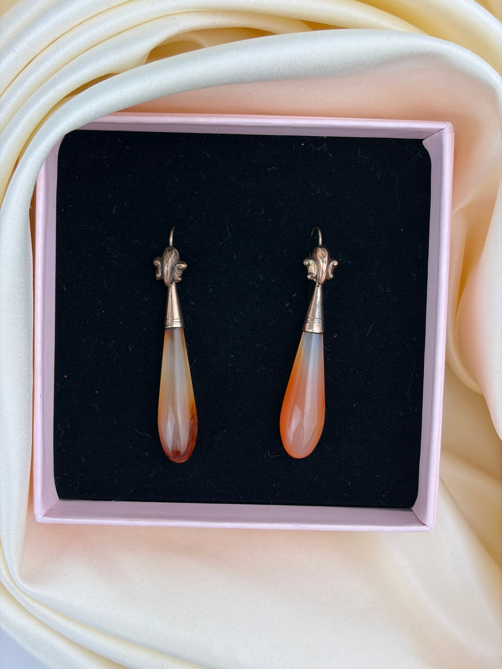 Victorian era c.1860 antique gold and agate drop earrings - 5