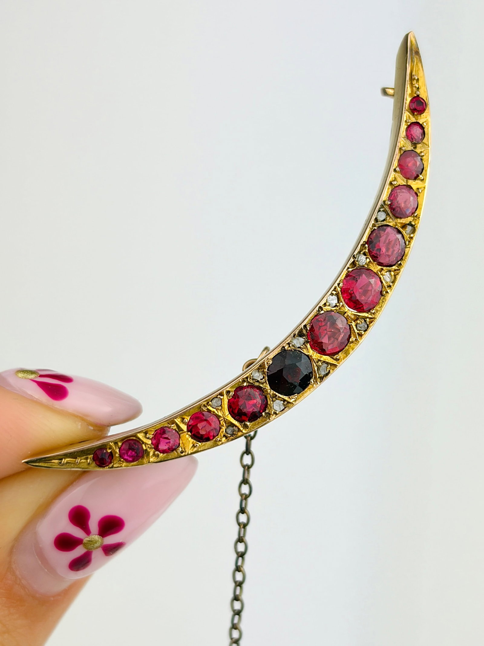 ANTIQUE GARNET AND DIAMOND CRESCENT BROOCH IN GOLD (1 of 8)