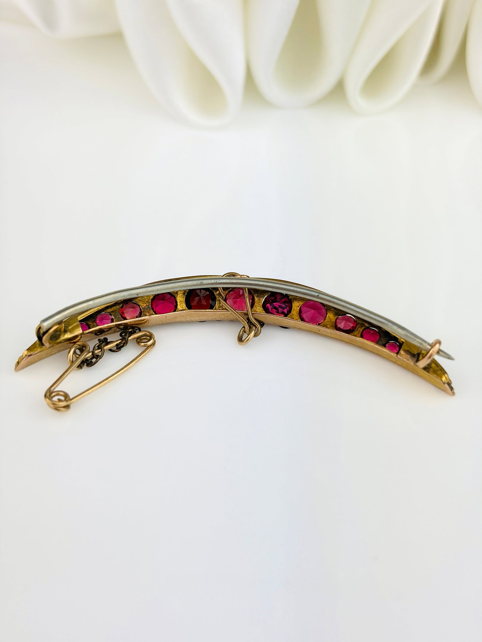 ANTIQUE GARNET AND DIAMOND CRESCENT BROOCH IN GOLD - 5