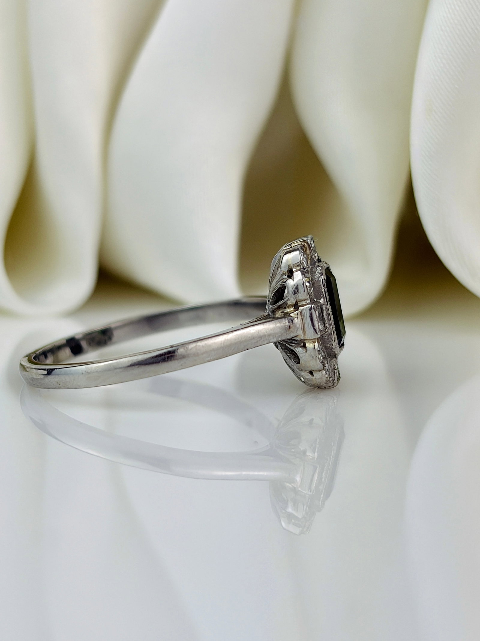 Art Deco Era Green Tourmaline and Diamond Ring In Platinum - 2