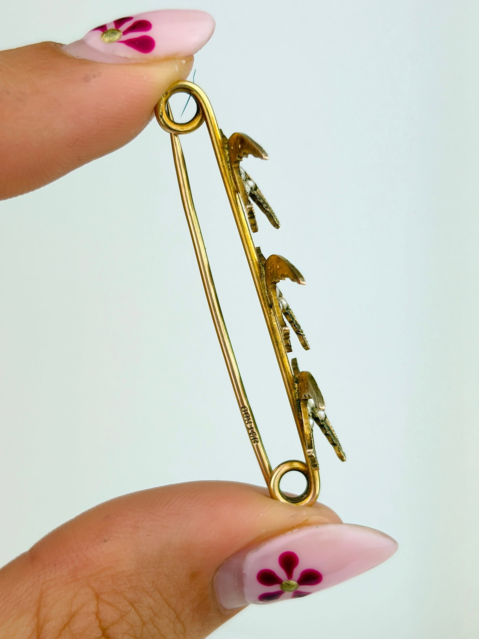 ANTIQUE 9CT YELLOW GOLD PEARL SWALLOW BIRD BAR BROOCH - 2