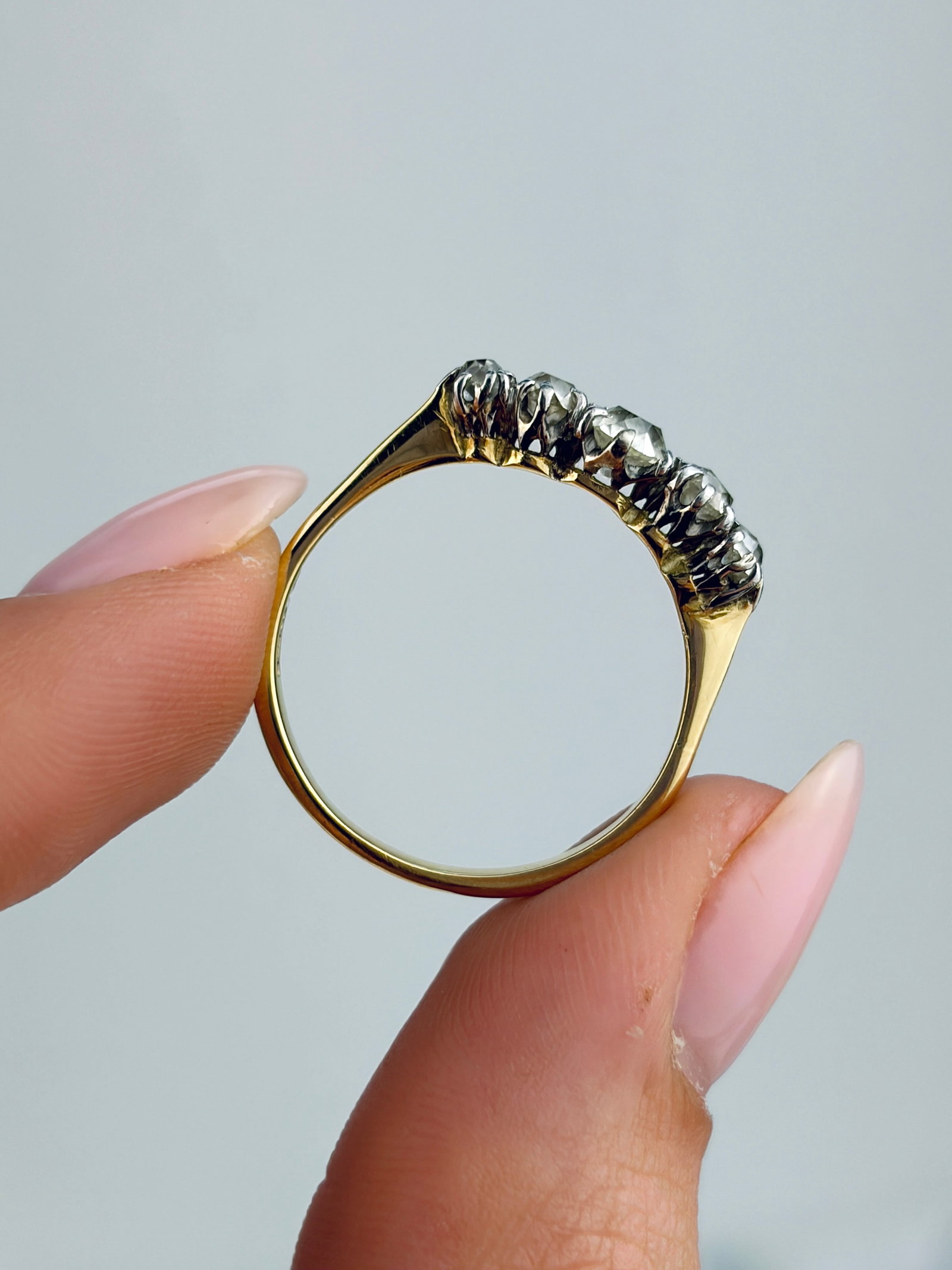 ANTIQUE 18CT YELLOW GOLD DIAMOND 5 STONE RING - 6