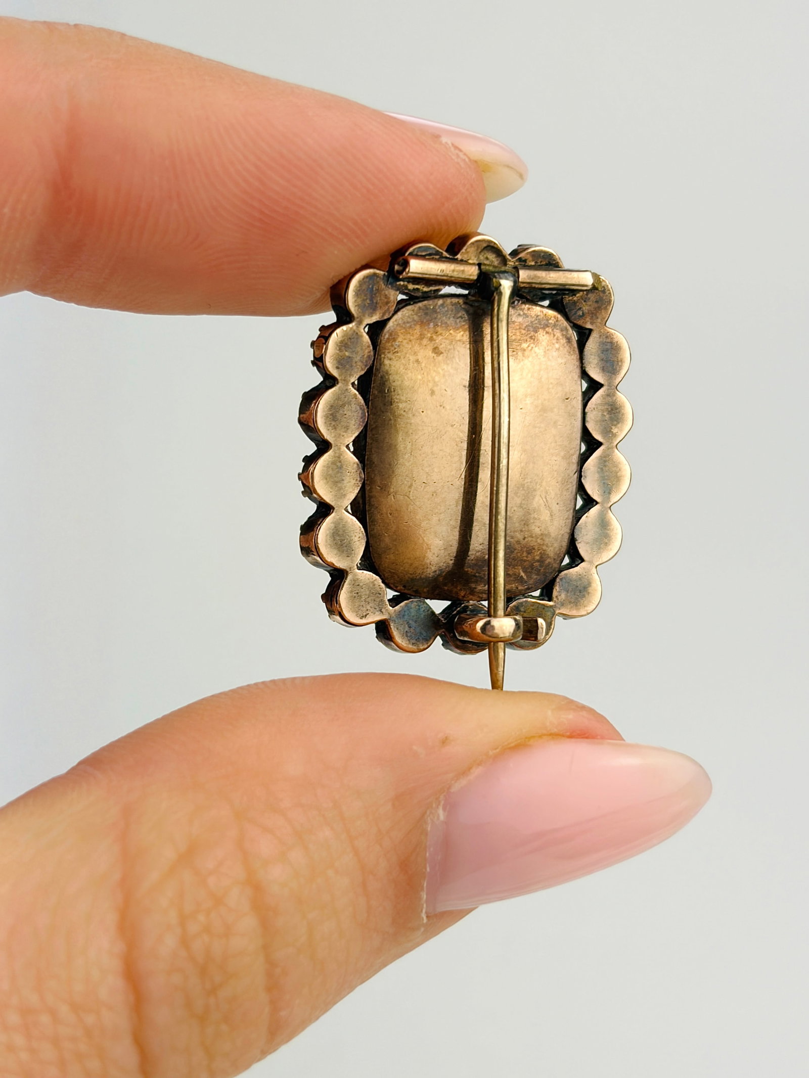 ANTIQUE GOLD AMETHYST AND PEARL LOCKET FRONT MOURNING BROOCH - 3