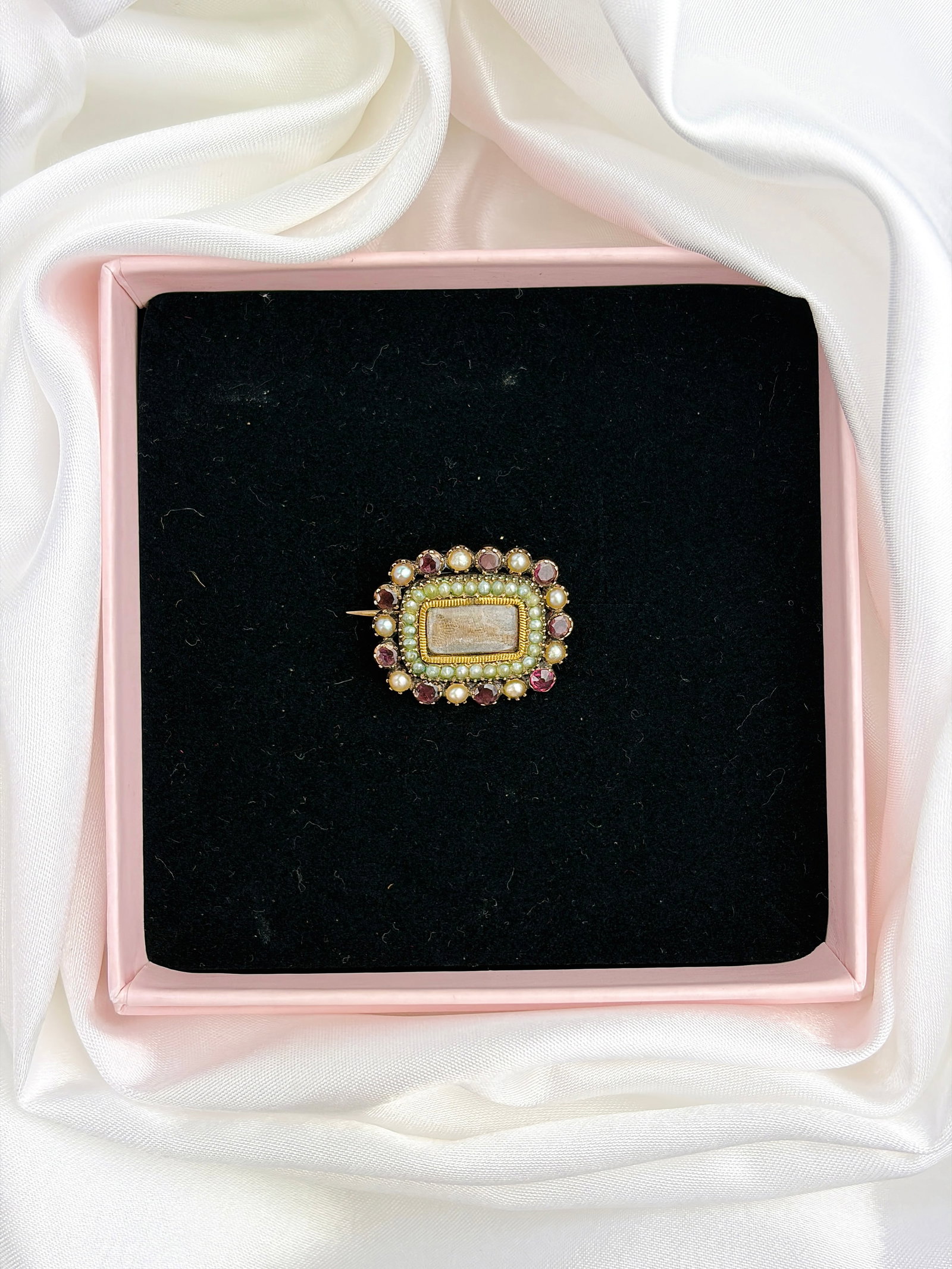 ANTIQUE GOLD AMETHYST AND PEARL LOCKET FRONT MOURNING BROOCH - 5