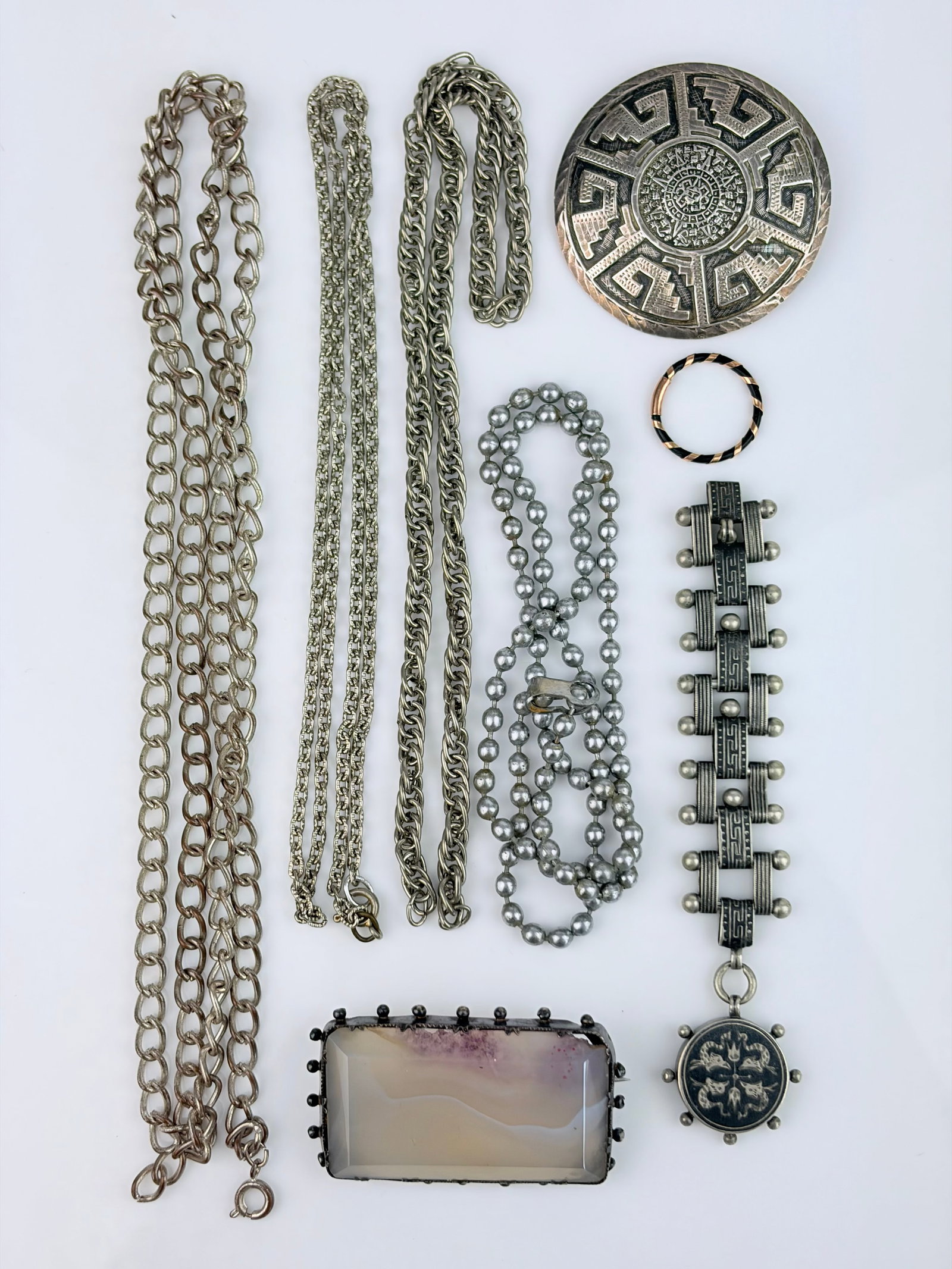 MIXED LOT - STERLING SILVER BROOCH - MIXED SILVER ETC: MIXED LOT - STERLING SILVER BROOCH - MIXED SILVER ETC Combined weight 118.6g