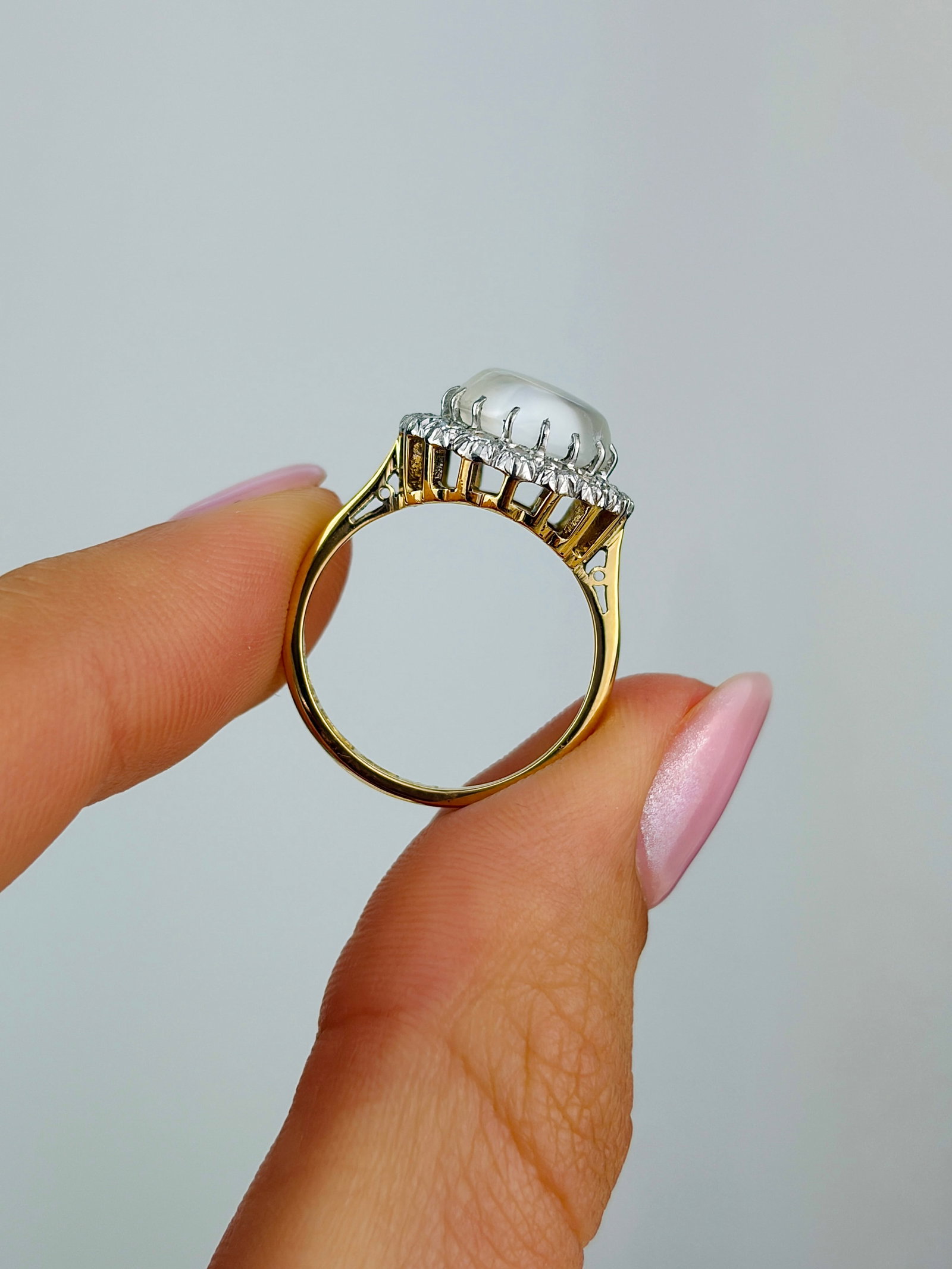 Art Deco Diamond and Moonstone 18 Carat Gold and Platinum Ring - 6