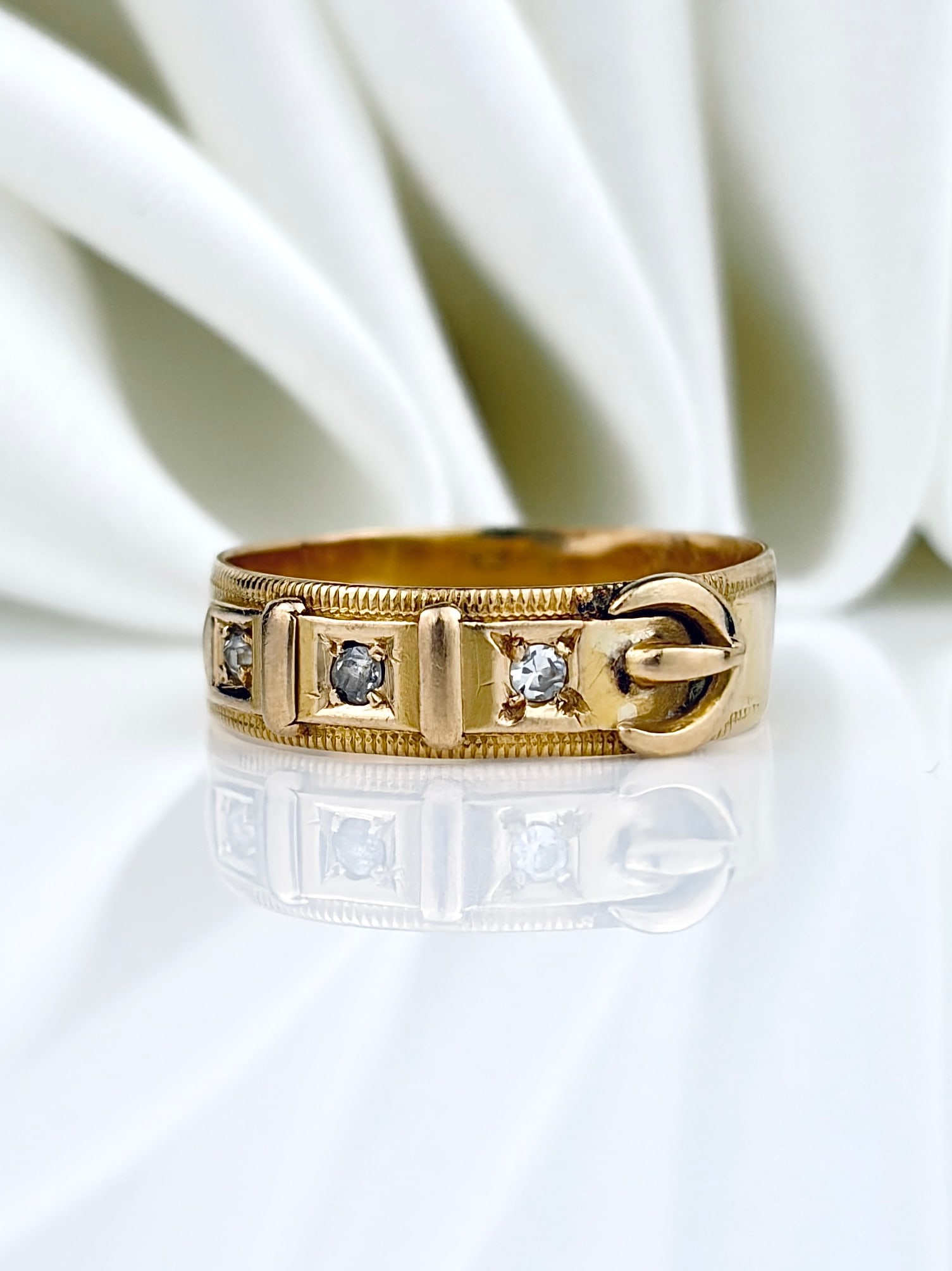 ANTIQUE C.1890 18CT YELLOW GOLD DIAMOND 3 STONE BUCKLE RING: ANTIQUE C.1890 18CT YELLOW GOLD DIAMOND 3 STONE BUCKLE RING A beautiful Victorian era diamond buckle ring!