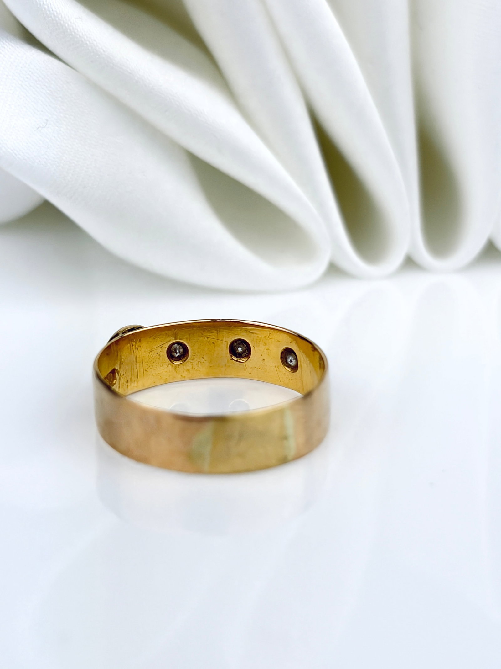 ANTIQUE C.1890 18CT YELLOW GOLD DIAMOND 3 STONE BUCKLE RING - 3
