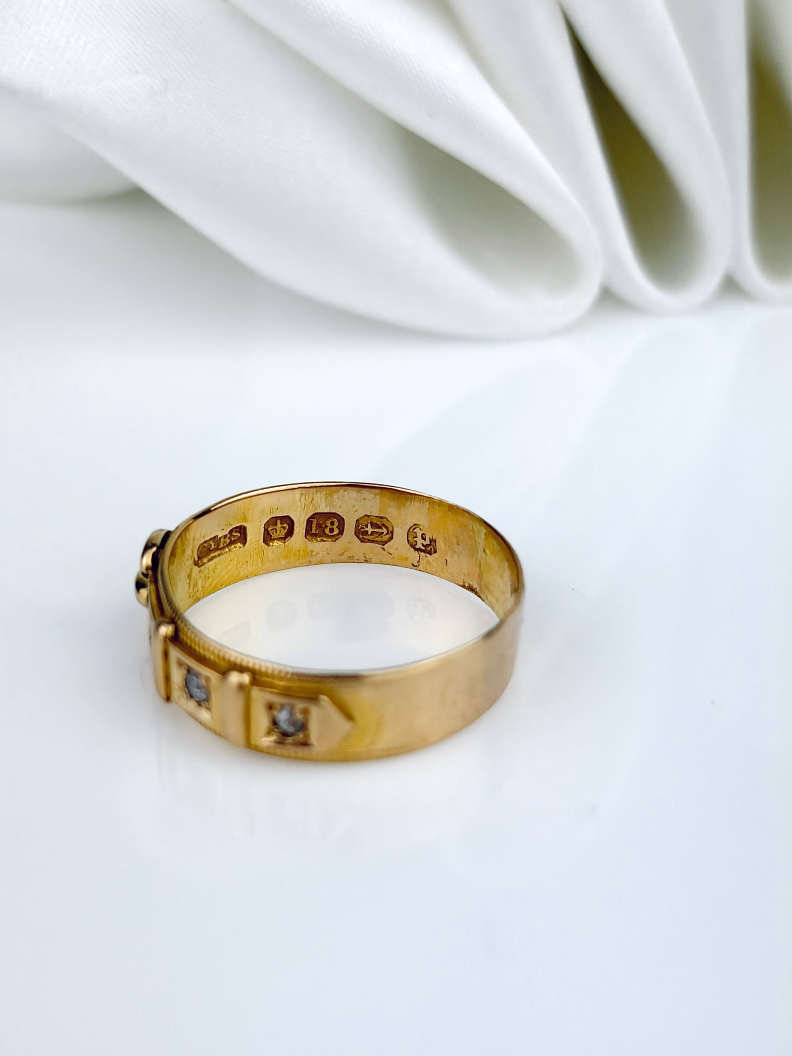 ANTIQUE C.1890 18CT YELLOW GOLD DIAMOND 3 STONE BUCKLE RING - 4