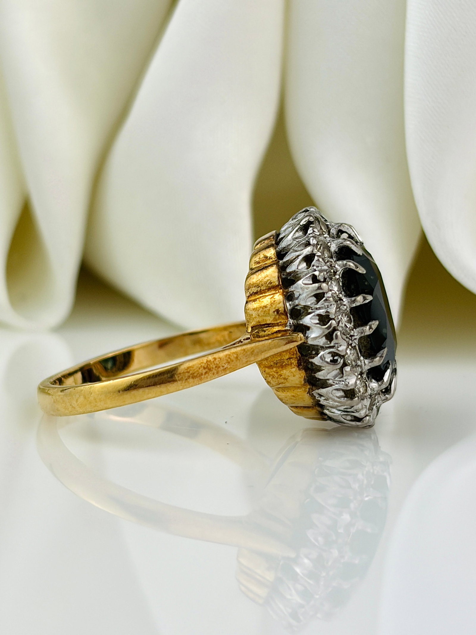 Vintage 18ct yellow gold green tourmaline and diamond cluster ring - 3