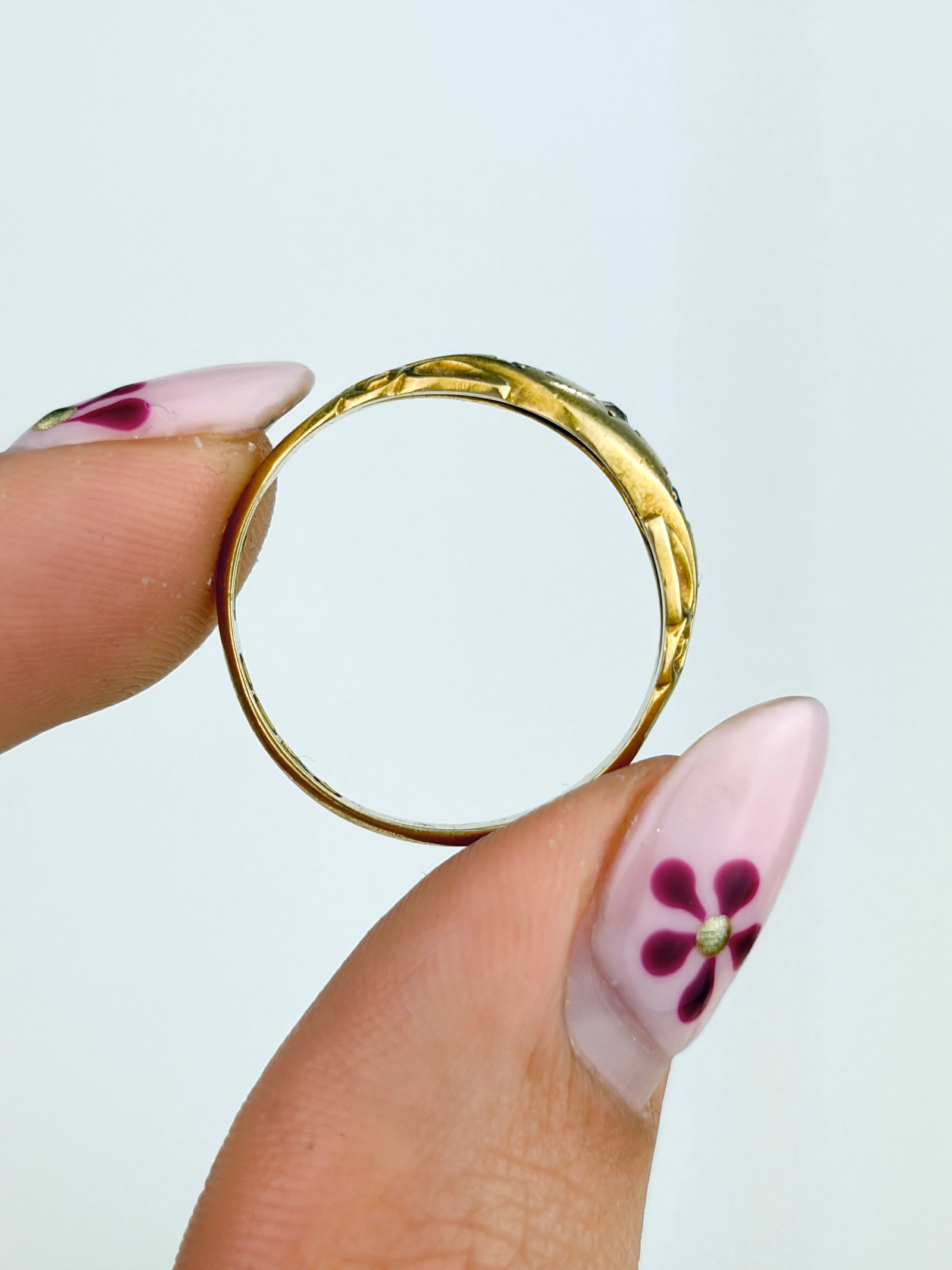 ANTIQUE C.1899 SAPPHIRE AND DIAMOND 3 STONE RING IN 18CT YELLOW GOLD - 6