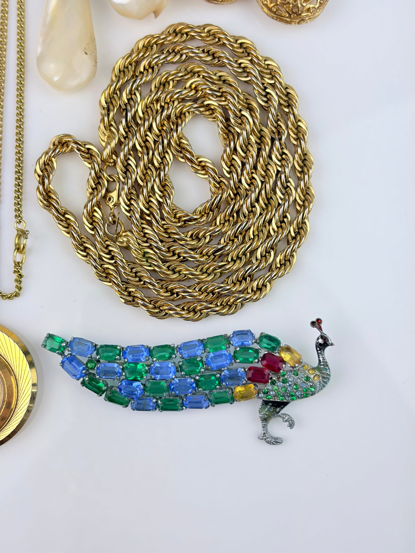 MIXED LOT BROOCHES, CHAIN, GROUSE FOOT ETC - 2