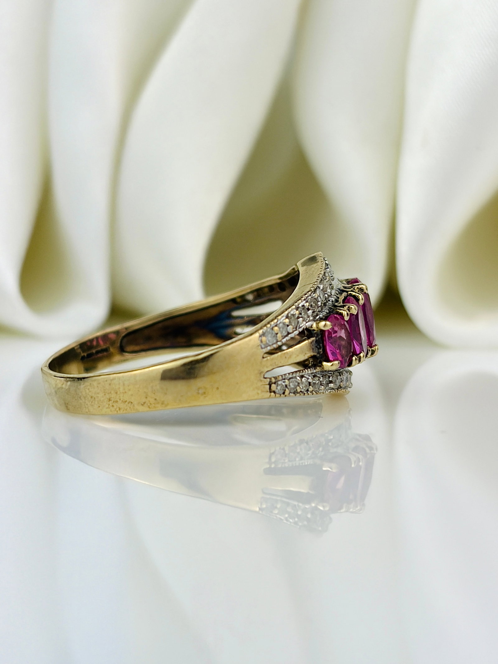 Vintage 9 Carat Pink Sapphire and Diamond Ring - 2