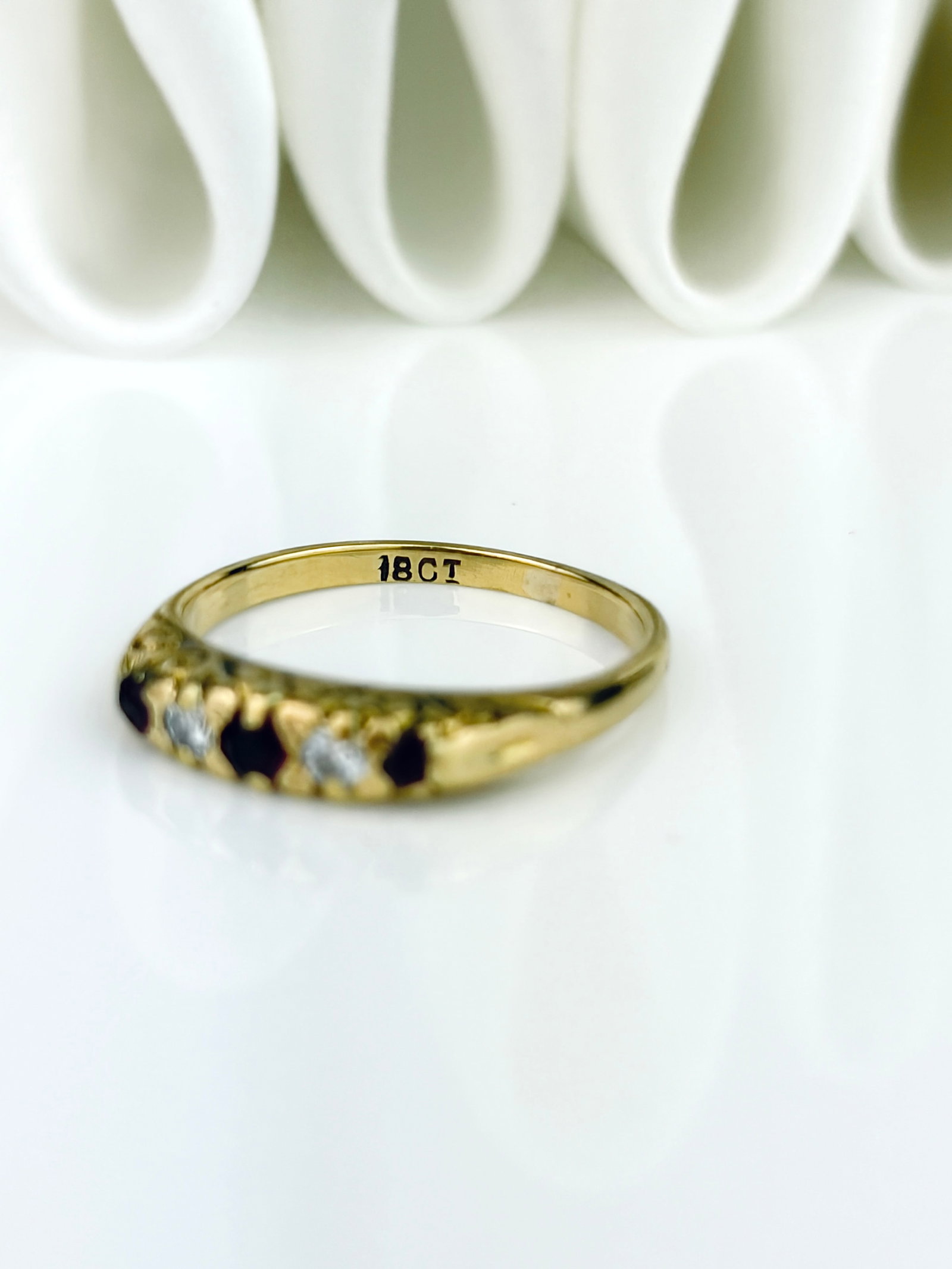 LOVELY 18CT YELLOW GOLD RUBY AND DIAMOND 5 STONE SCROLL SET RING - 4