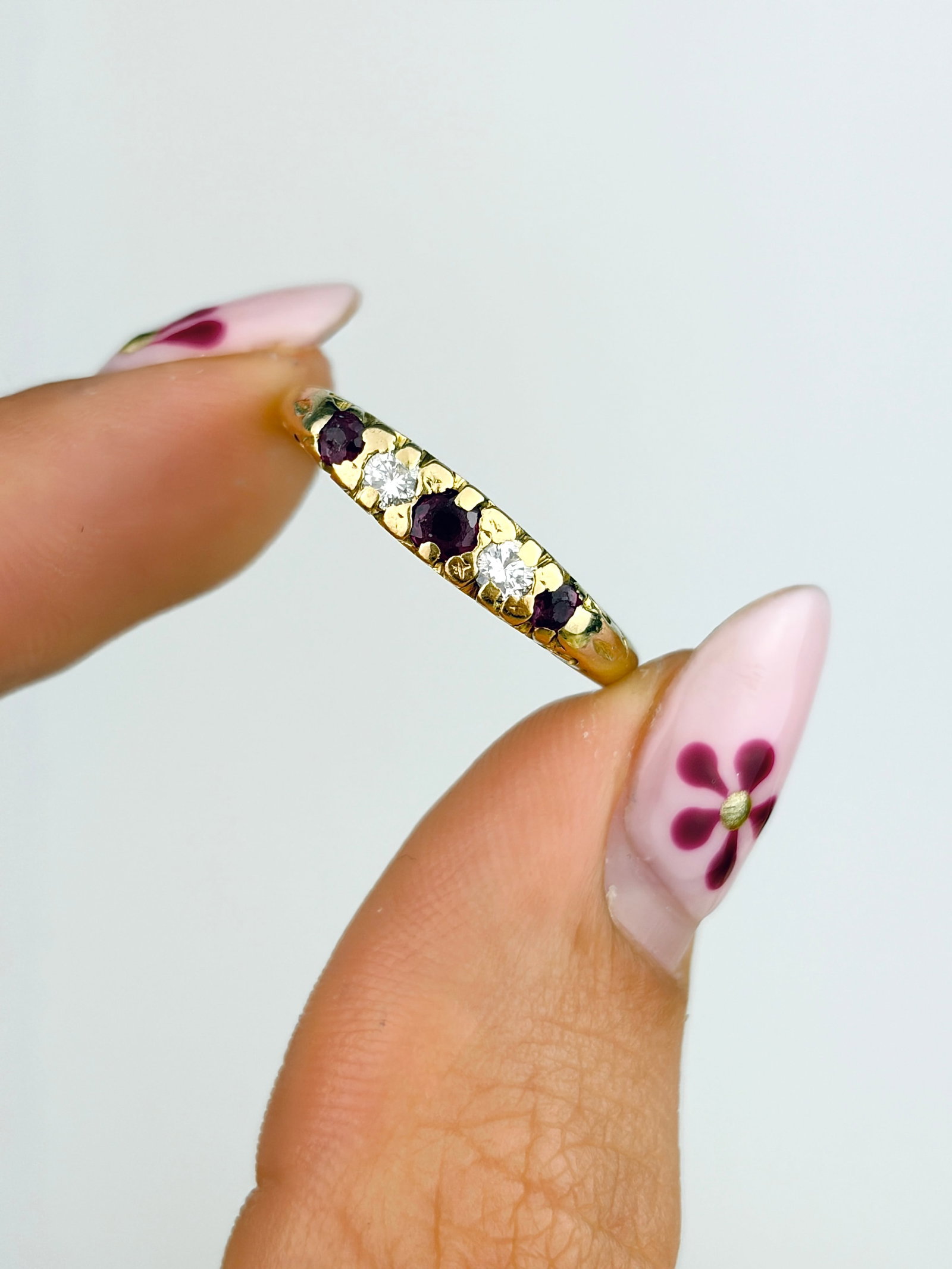 LOVELY 18CT YELLOW GOLD RUBY AND DIAMOND 5 STONE SCROLL SET RING - 5