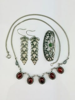 MIXED LOT SILVER AMBER NECKLACE AND EARRINGS PIG BROOCH (1 of 5)