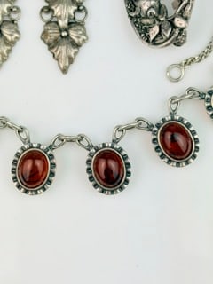 MIXED LOT SILVER AMBER NECKLACE AND EARRINGS PIG BROOCH - 4