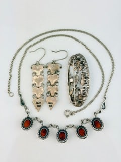 MIXED LOT SILVER AMBER NECKLACE AND EARRINGS PIG BROOCH - 5