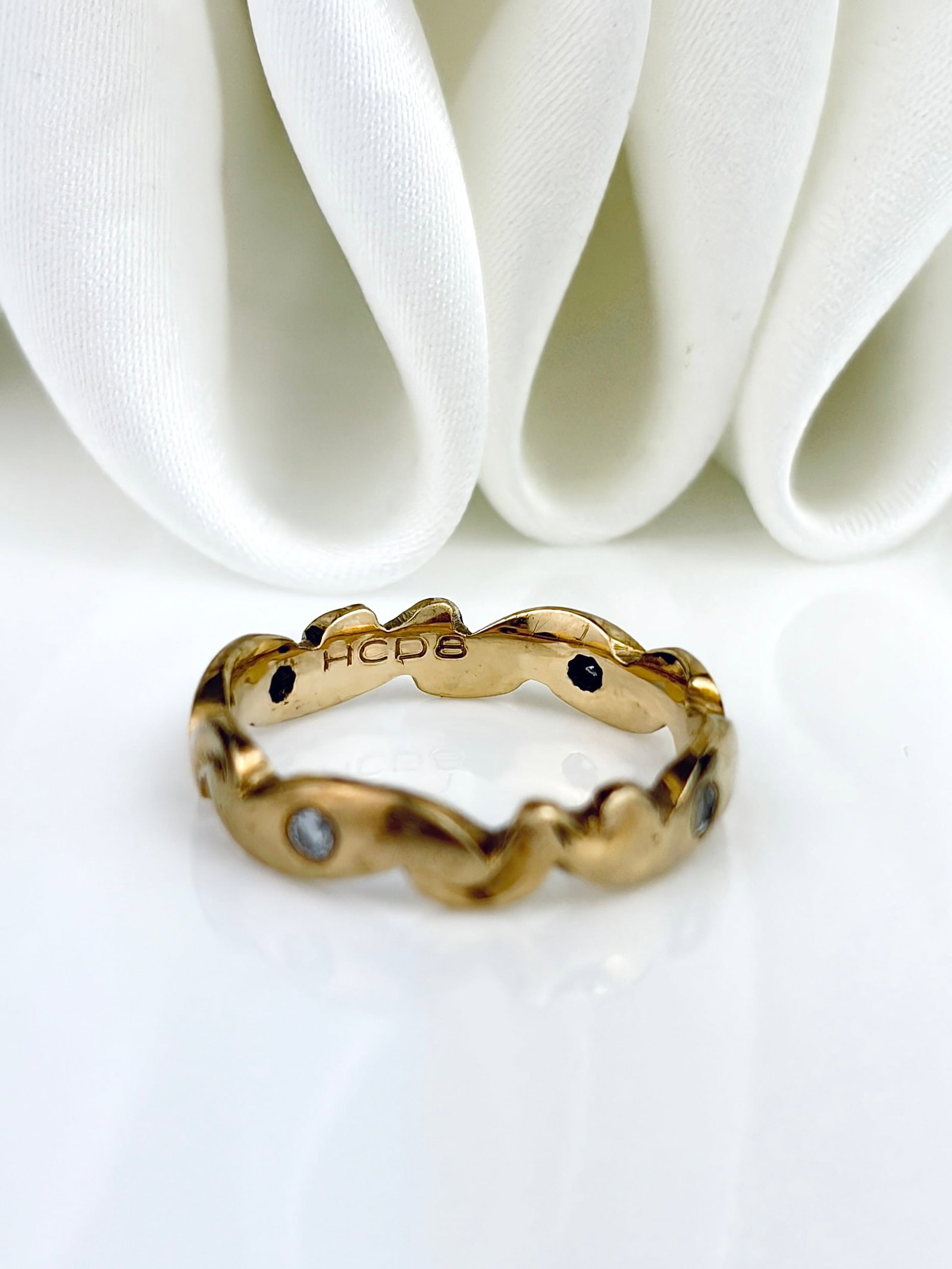 VINTAGE 9CT YELLOW GOLD DIAMOND TWIST BAND RING - 3