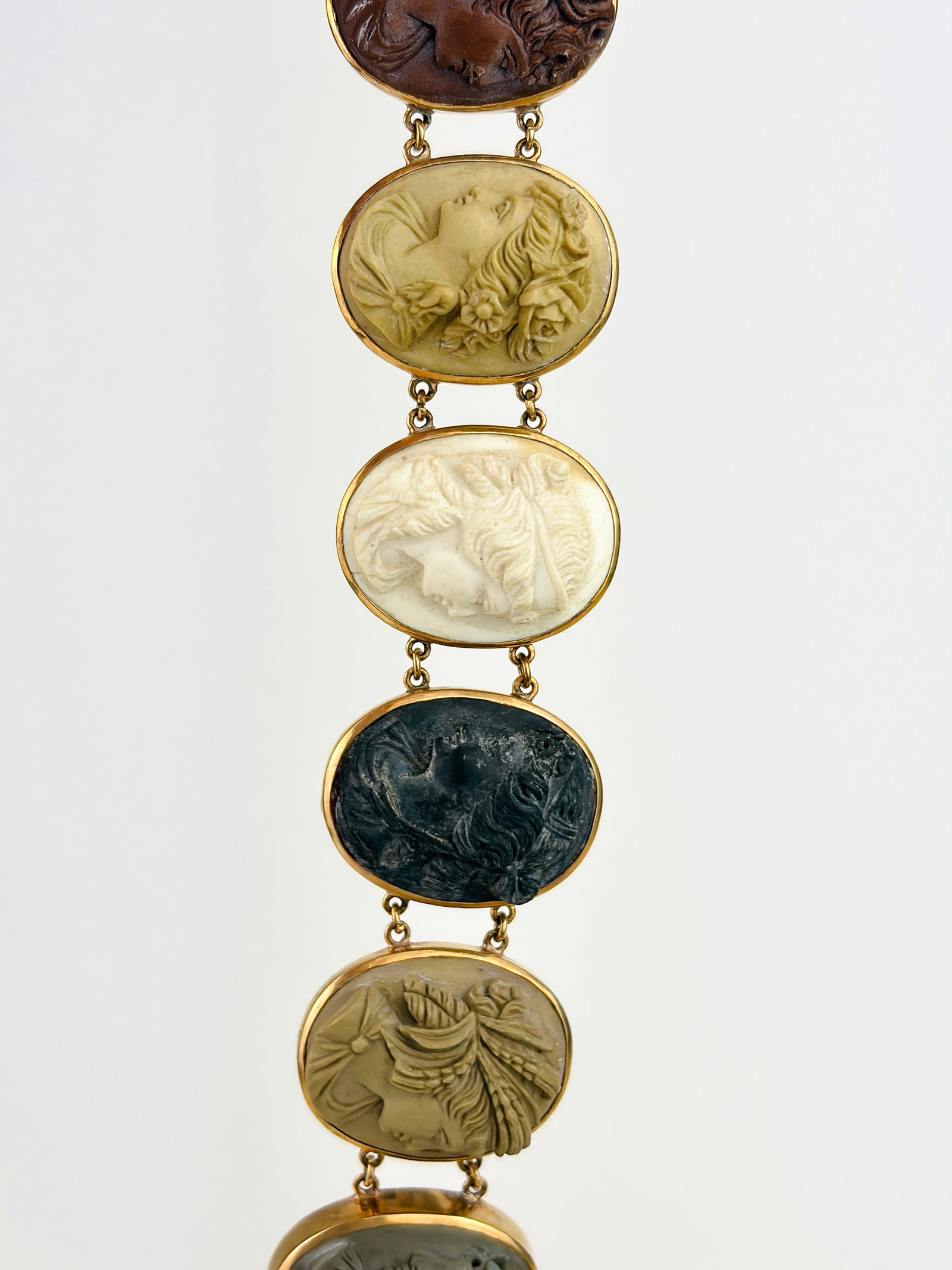 ANTIQUE 18CT GOLD LAVA CAMEO SUITE IN ORIGINAL FITTED BOX - 3