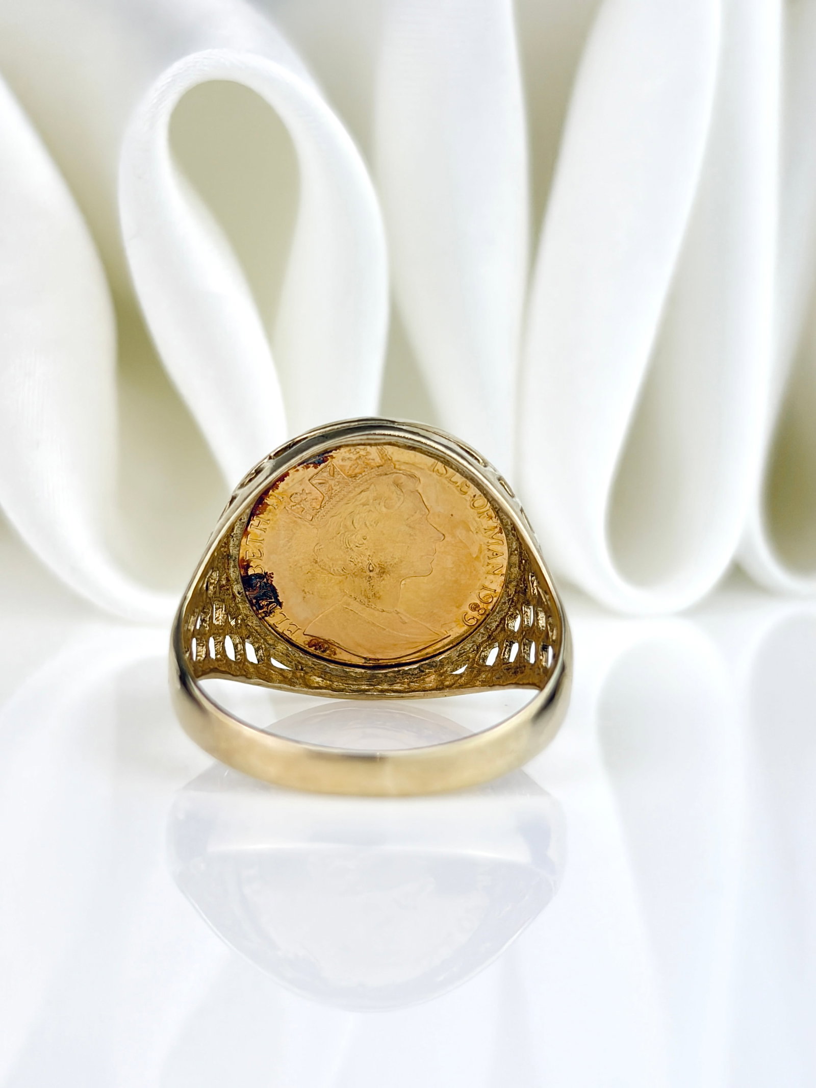 VINTAGE ISLE OF MAN 1/20 OUNCE ANGEL 22CT GOLD COIN SET INTO 9CT GOLD RING - 3
