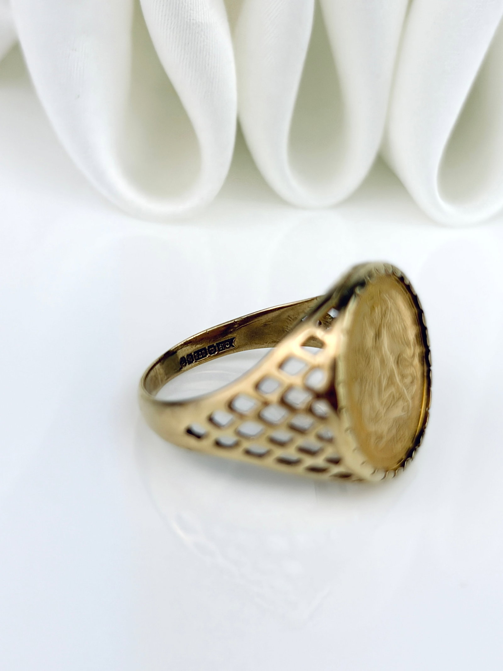 VINTAGE ISLE OF MAN 1/20 OUNCE ANGEL 22CT GOLD COIN SET INTO 9CT GOLD RING - 4