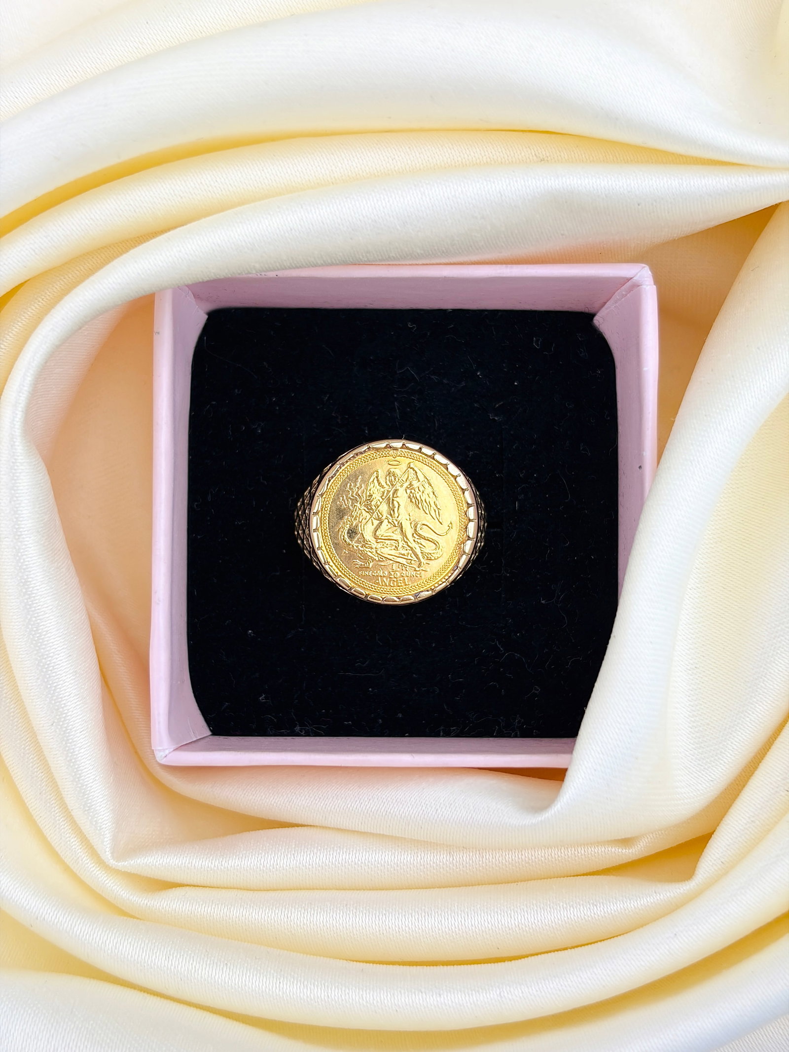 VINTAGE ISLE OF MAN 1/20 OUNCE ANGEL 22CT GOLD COIN SET INTO 9CT GOLD RING - 9