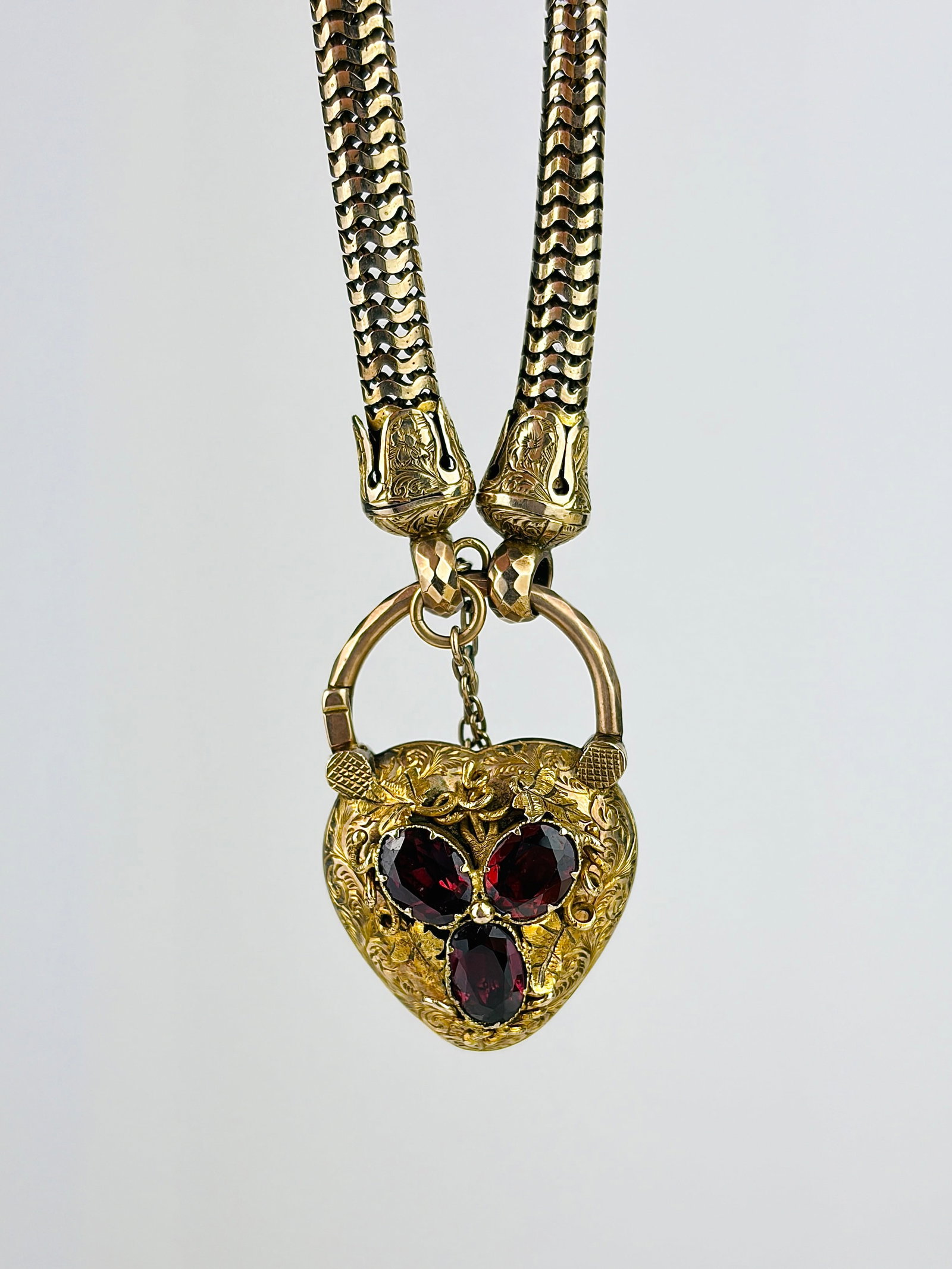 Boxed Chunky Victorian Garnet 15ct Gold Bracelet with Heart Padlock Locket - 5