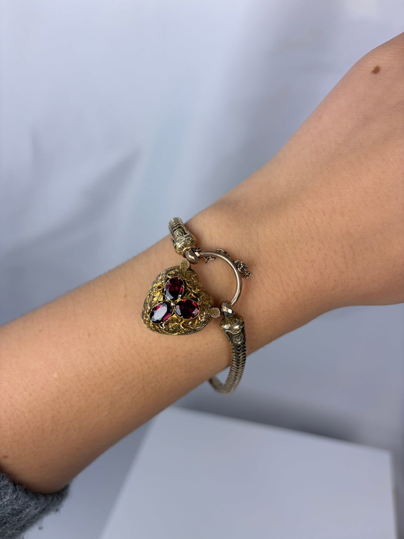 Boxed Chunky Victorian Garnet 15ct Gold Bracelet with Heart Padlock Locket - 7