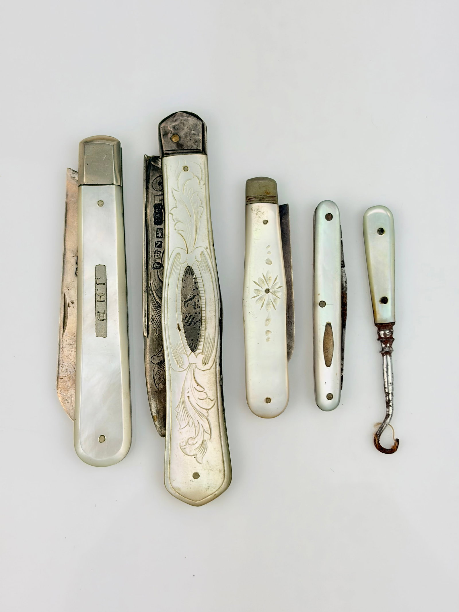 MIXED LOT - ANTIQUE MOTHER OF PEARL ANF SILVER POCKET KNOVES ETC (1 of 10)
