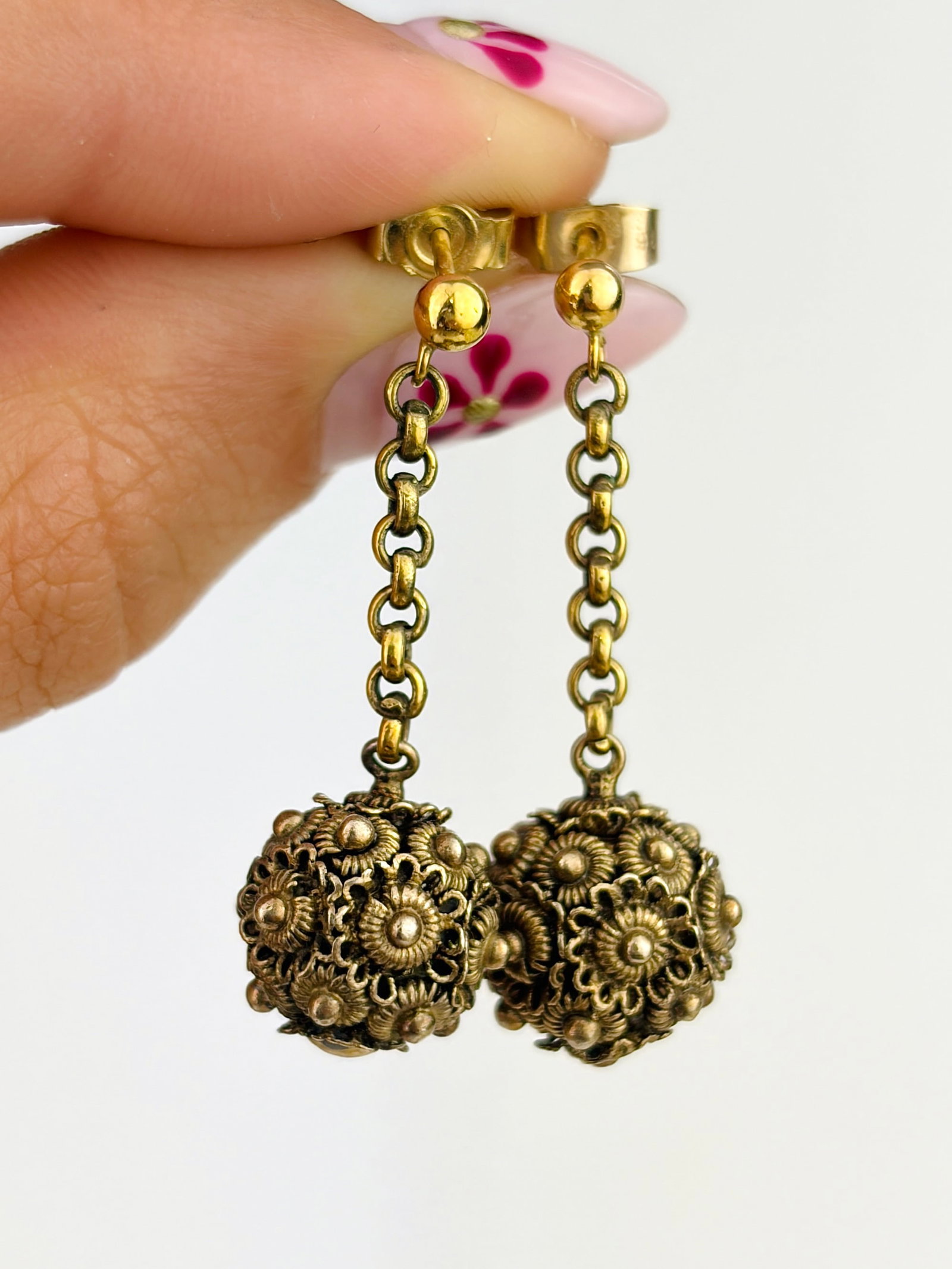 ANTIQUE FLOWER DROP EARRINGS IN 18CT AND 9CT GOLD: ANTIQUE FLOWER DROP EARRINGS IN 18CT AND 9CT GOLD Beautiful ornate flower drop earrings!