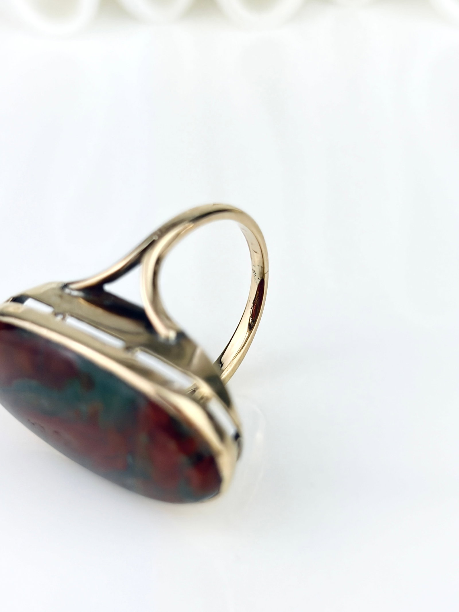 VINTAGE LARGE RED AND GREEN MOSS AGATE RING IN GOLD - 4