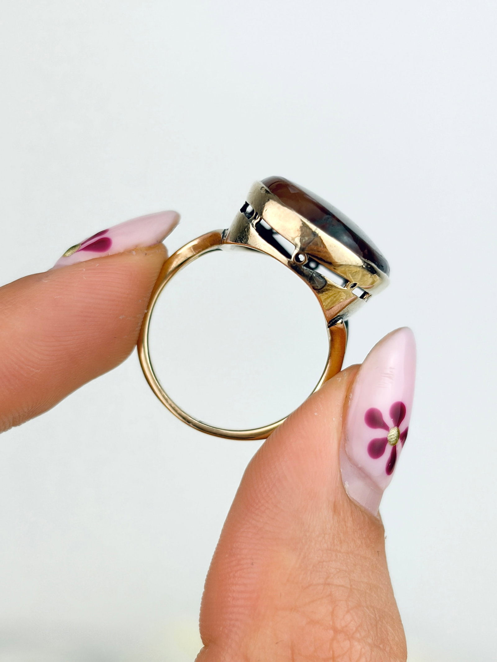VINTAGE LARGE RED AND GREEN MOSS AGATE RING IN GOLD - 6