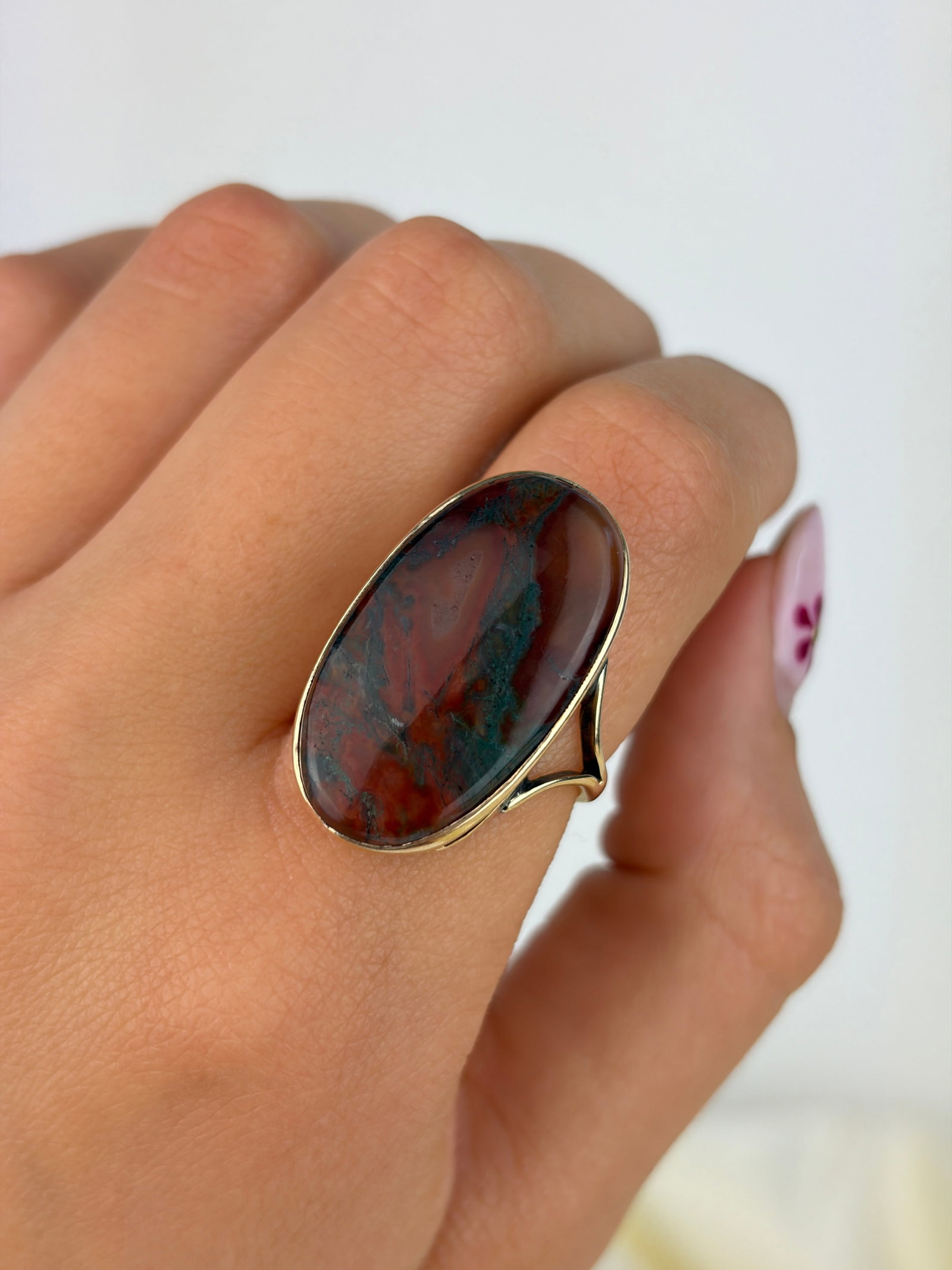 VINTAGE LARGE RED AND GREEN MOSS AGATE RING IN GOLD - 8