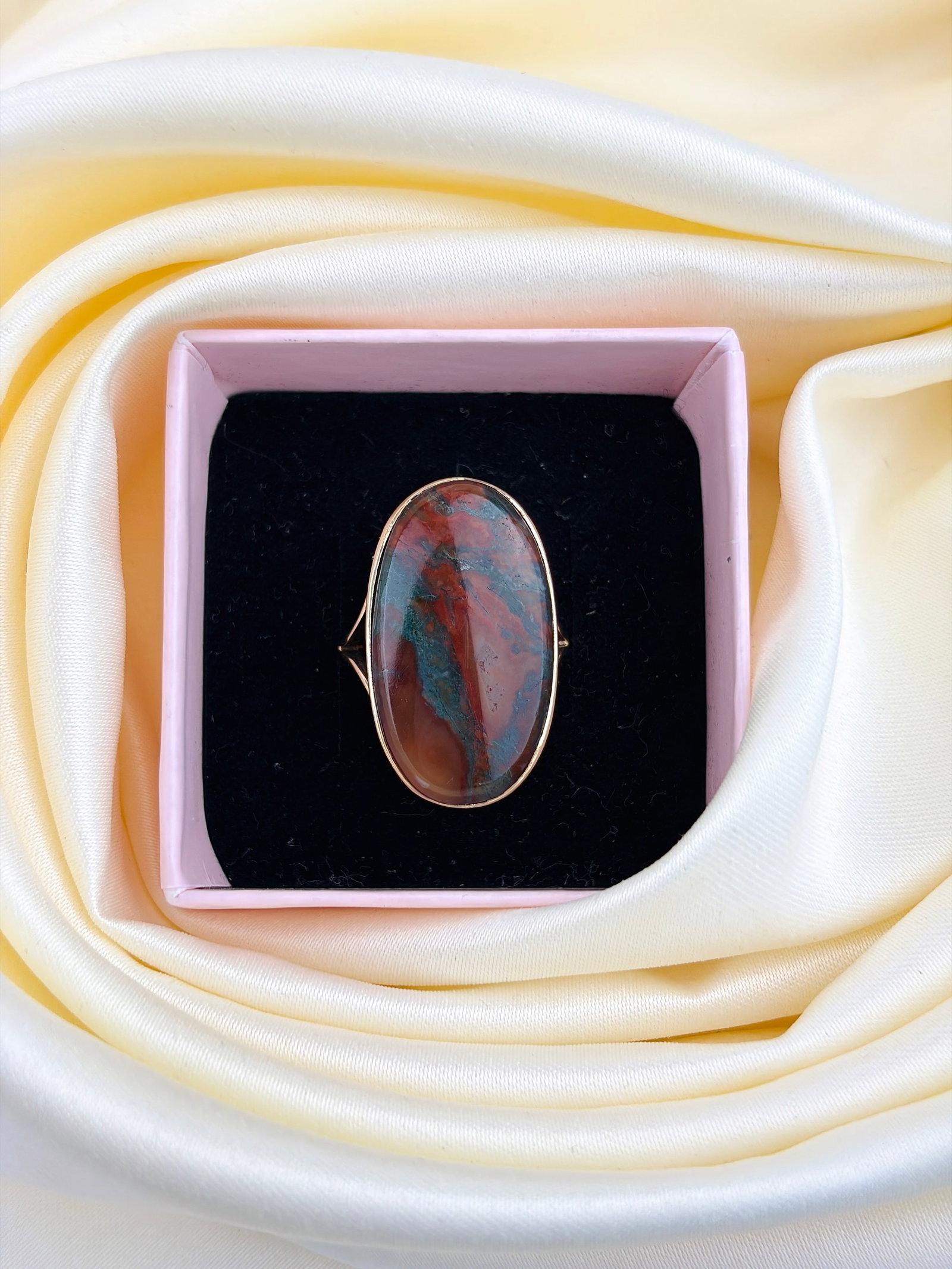 VINTAGE LARGE RED AND GREEN MOSS AGATE RING IN GOLD - 9