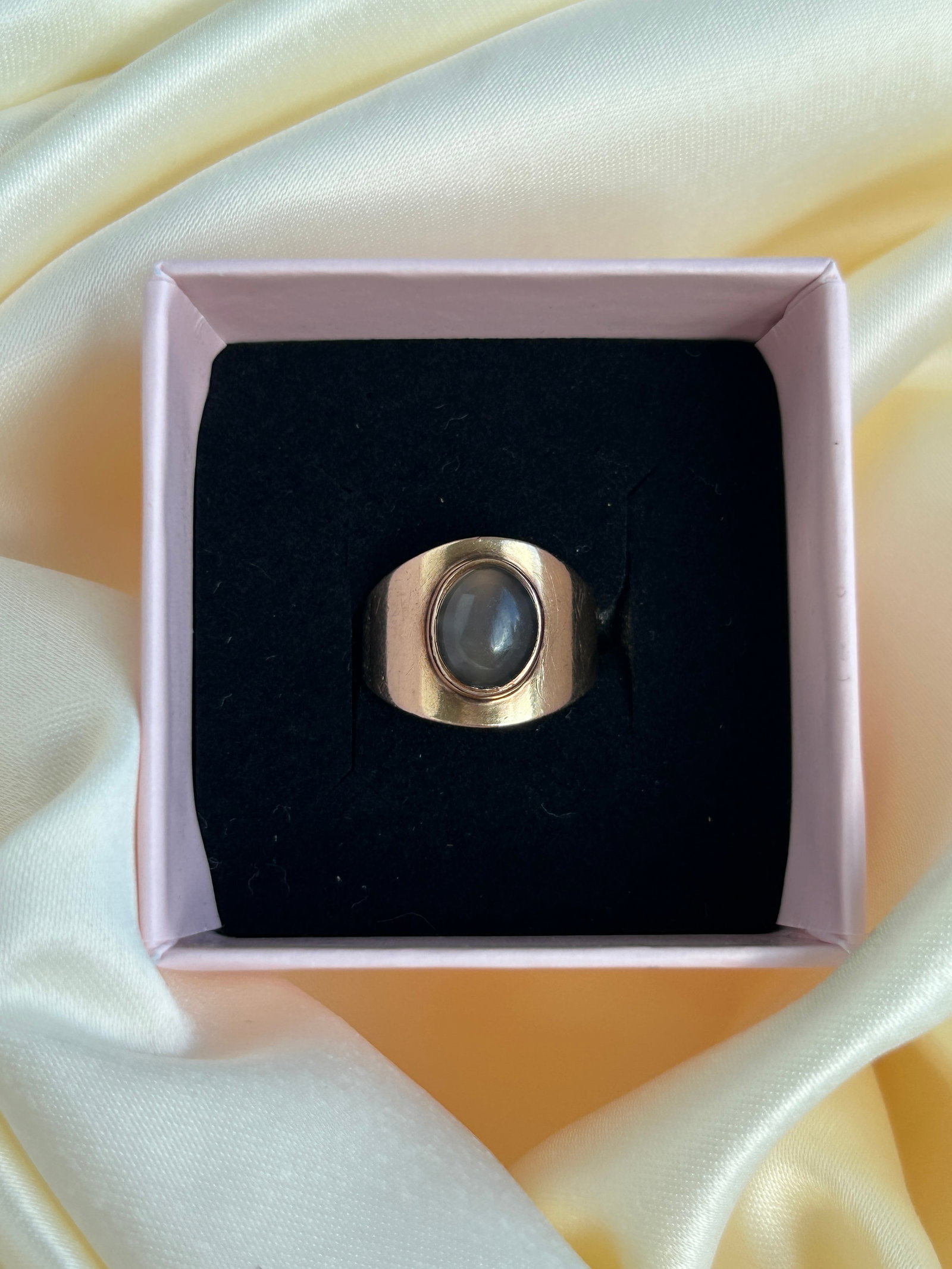 Chunky 9ct Yellow Gold Signet Ring - 5