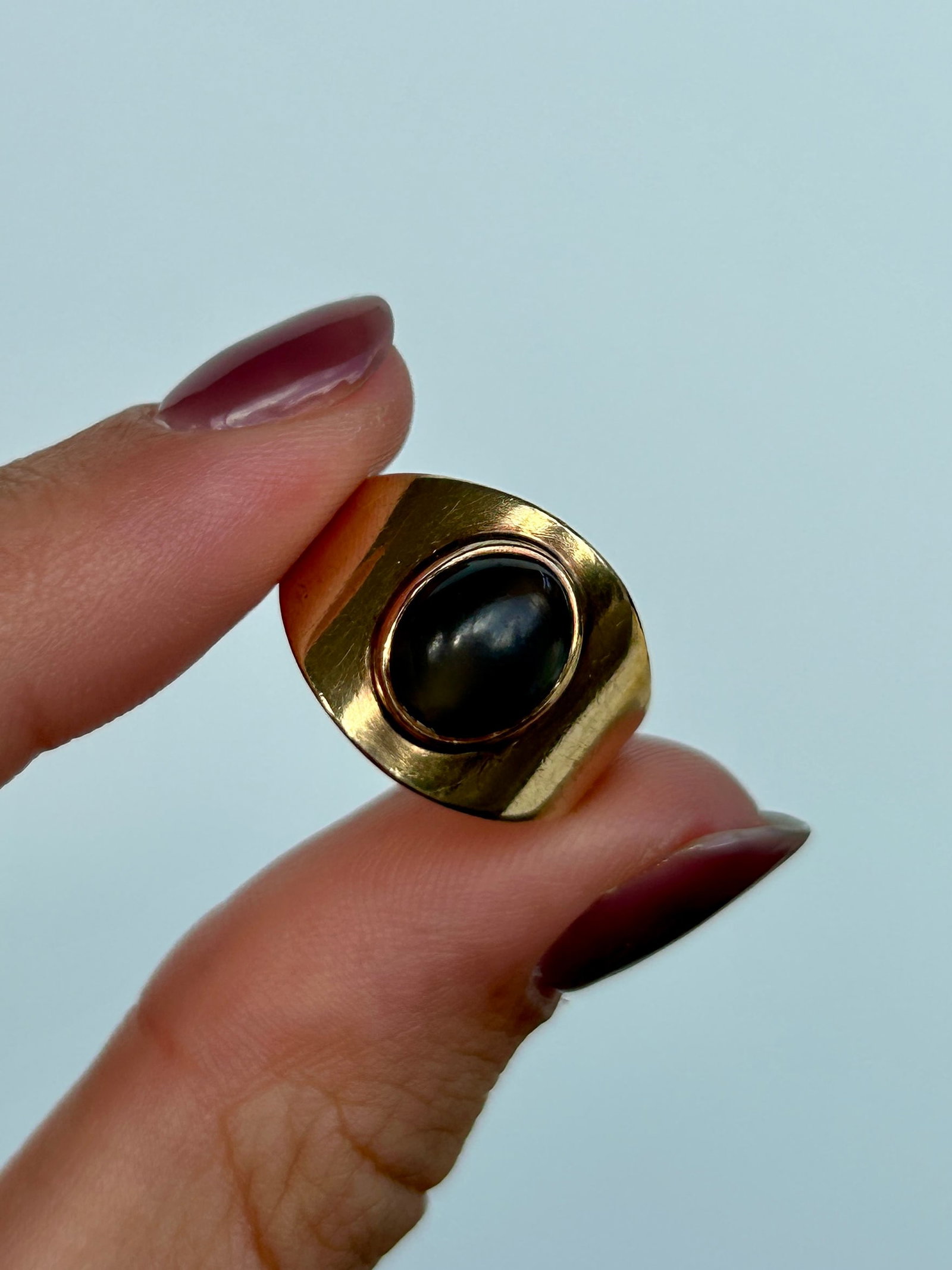 Chunky 9ct Yellow Gold Signet Ring - 6