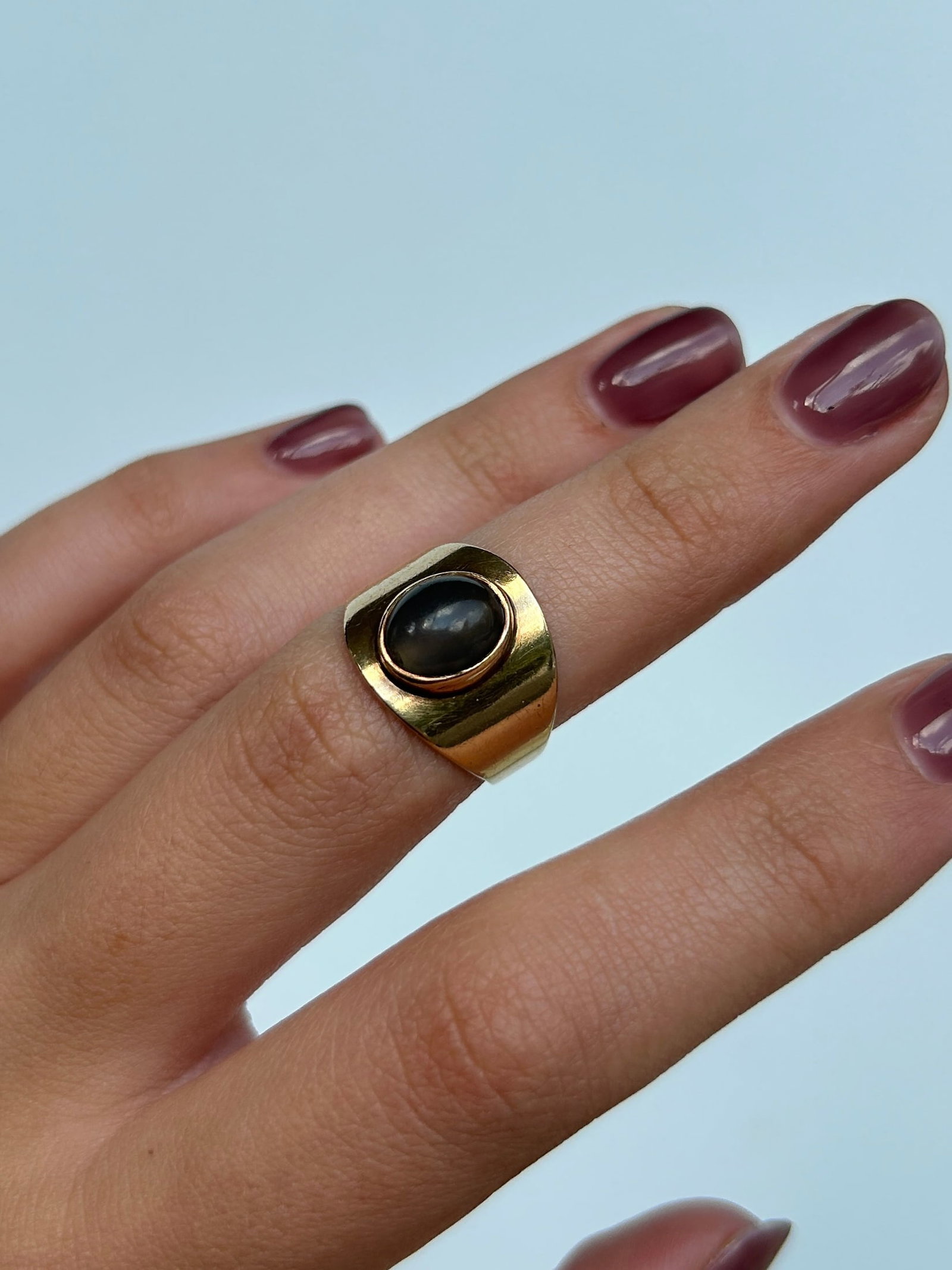 Chunky 9ct Yellow Gold Signet Ring - 8