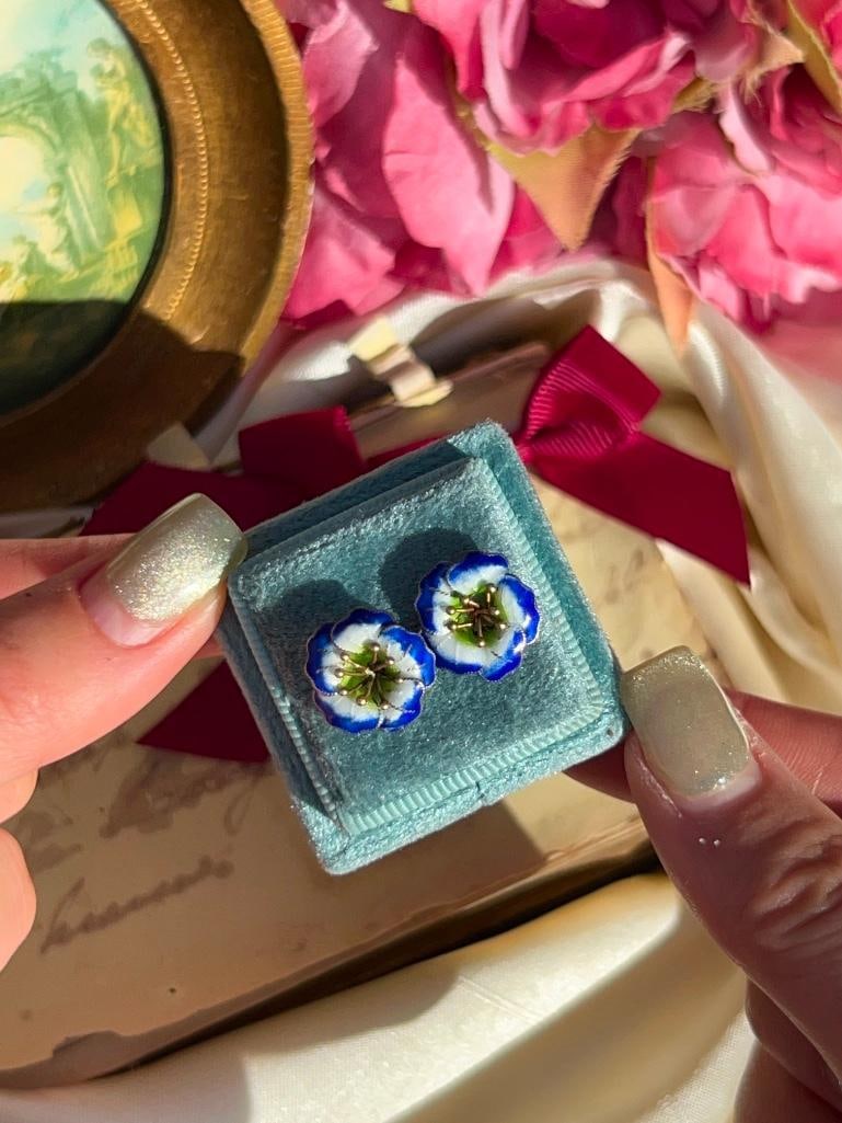 Wonderful Antique Gold and Enamel Flower Ring - 4