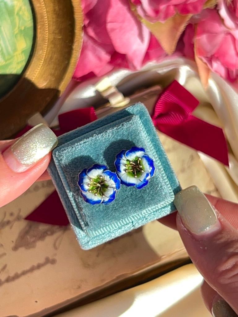 Wonderful Antique Gold and Enamel Flower Ring - 5