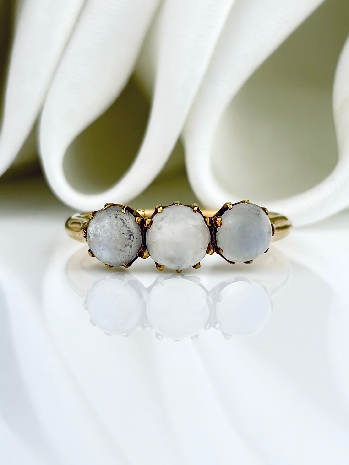 ANTIQUE 18CT YELLOW GOLD MOONSTONE 3 STONE RING (1 of 10)