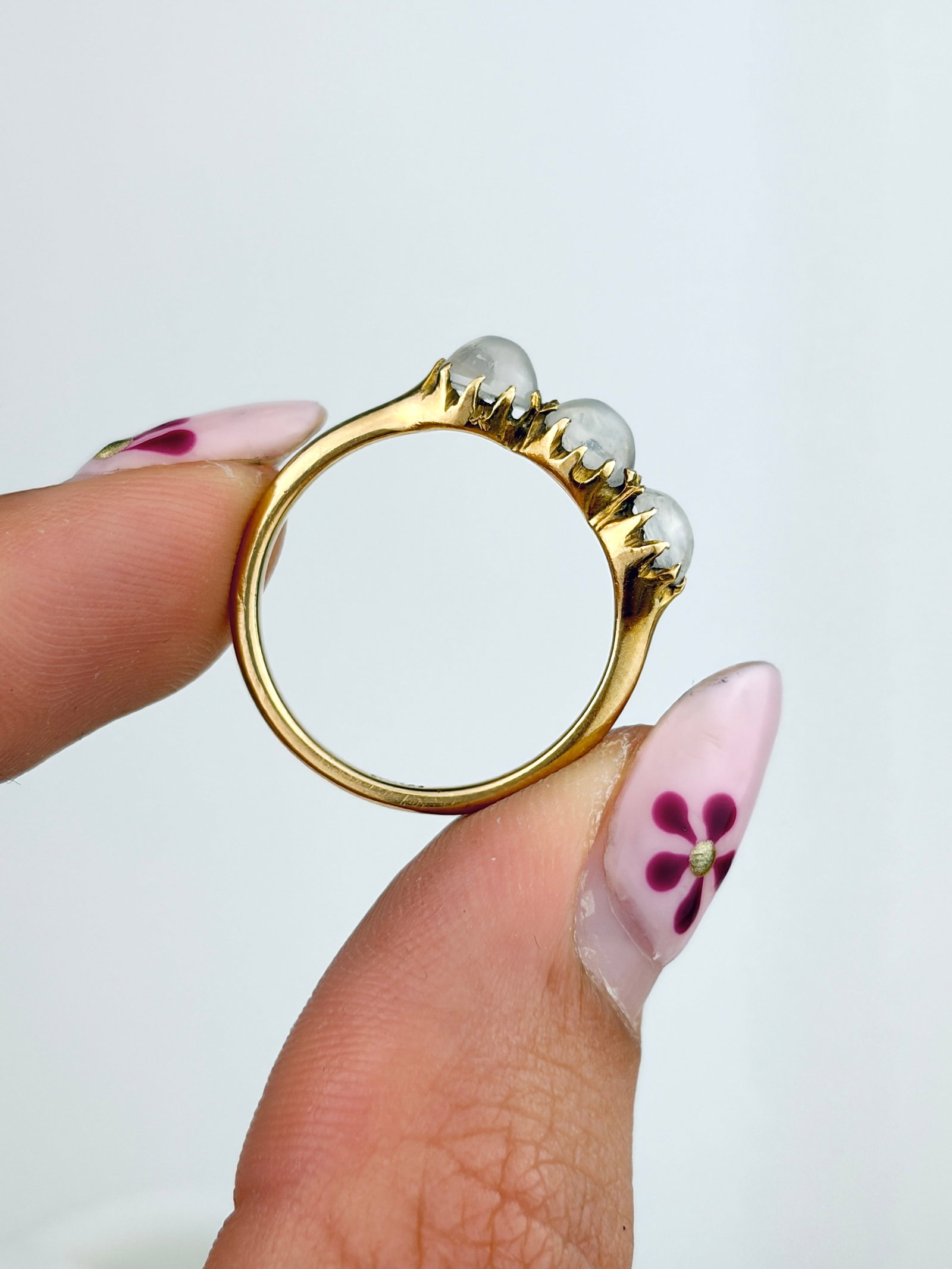 ANTIQUE 18CT YELLOW GOLD MOONSTONE 3 STONE RING - 6