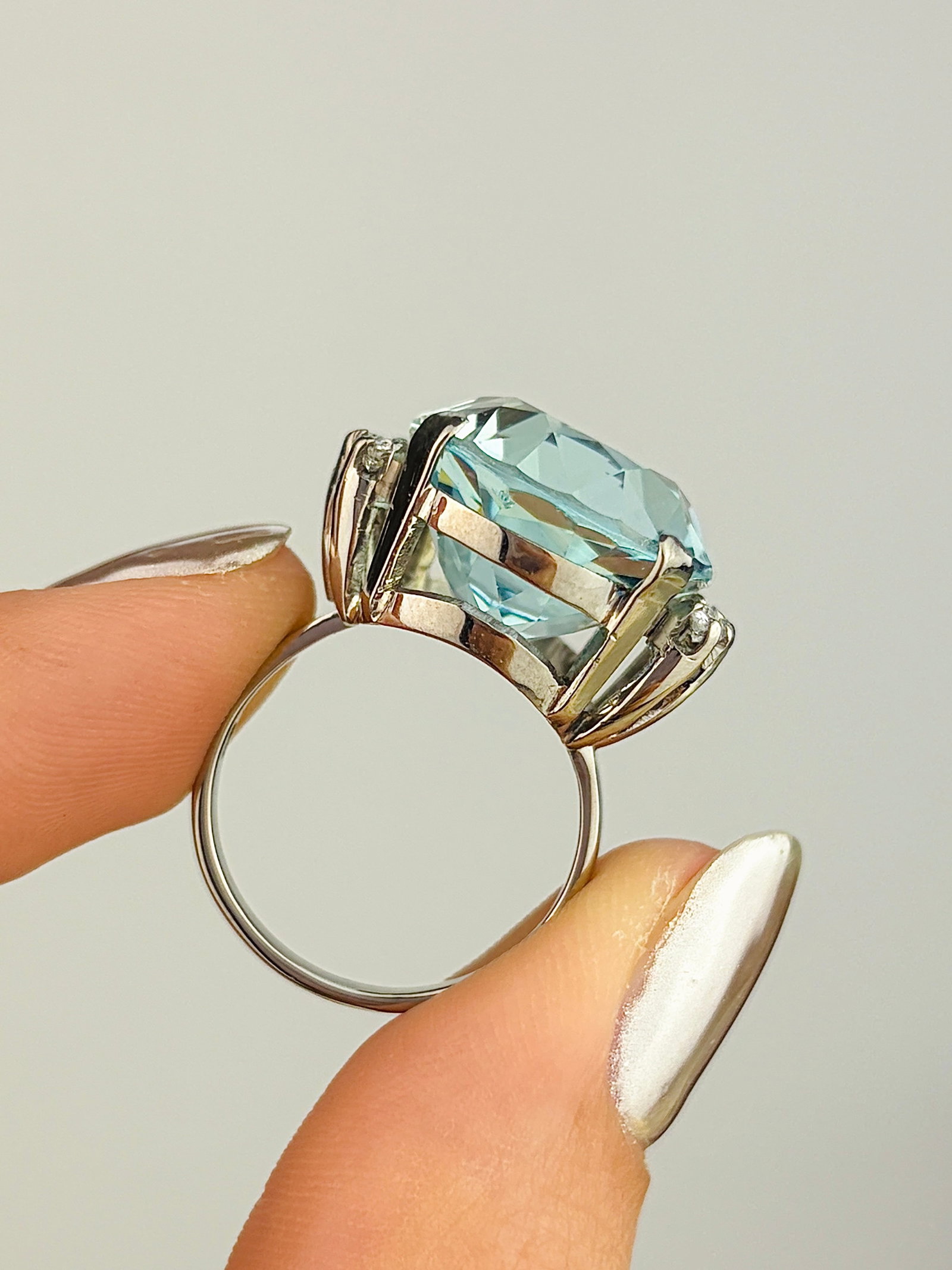 Giant 18.21ct Aquamarine and Diamond Shoulder Cocktail Ring in 18ct White Gold - 6