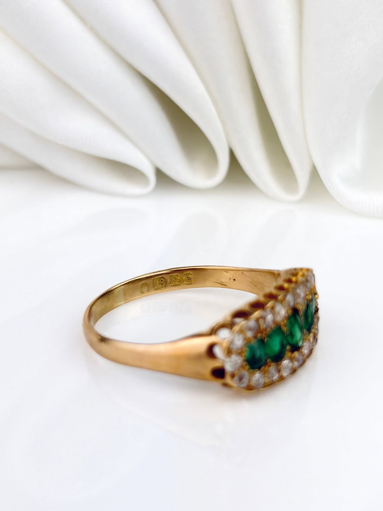 ANTIQUE C.1907 18CT YELLOW GOLD EMERALD AND DIAMOND TRIPLE CLUSTER RING - 6