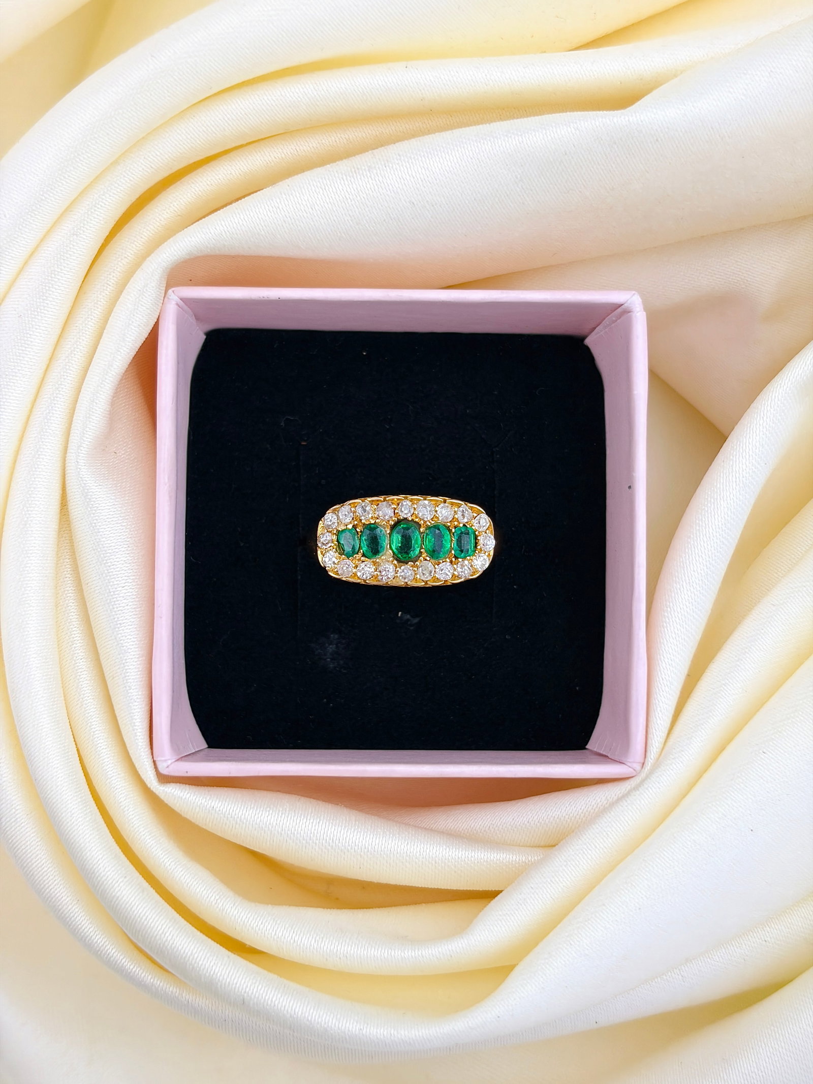 ANTIQUE C.1907 18CT YELLOW GOLD EMERALD AND DIAMOND TRIPLE CLUSTER RING - 9