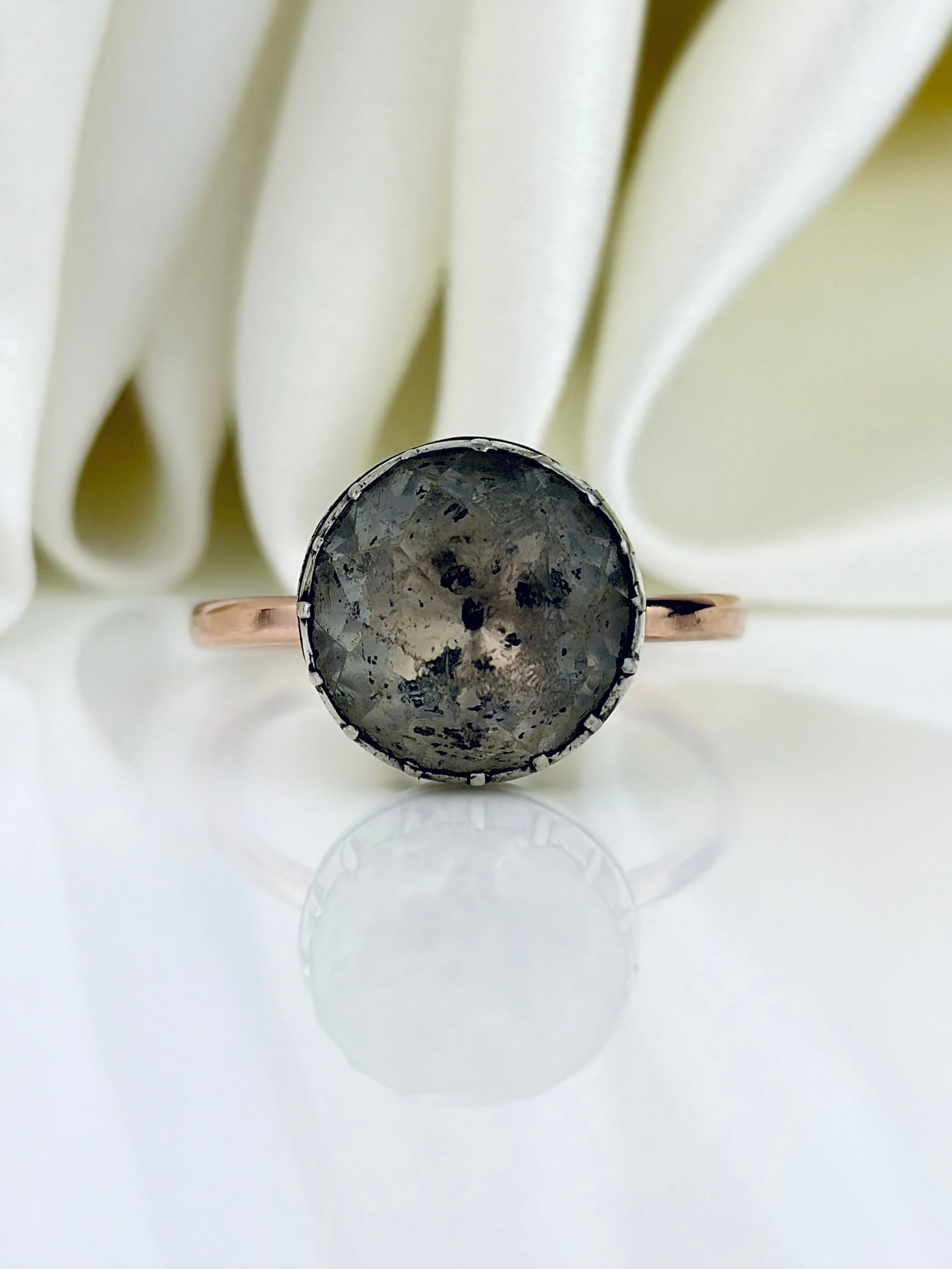 ANTIQUE GEORGIAN ERA PASTE SOLITAIRE RING IN 9CT GOLD (1 of 9)