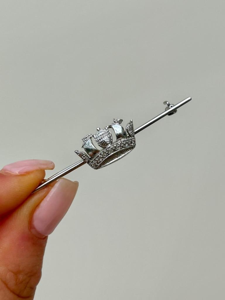 18ct White Gold Rose Cut Diamond Crown Royal Bar Brooch - 3
